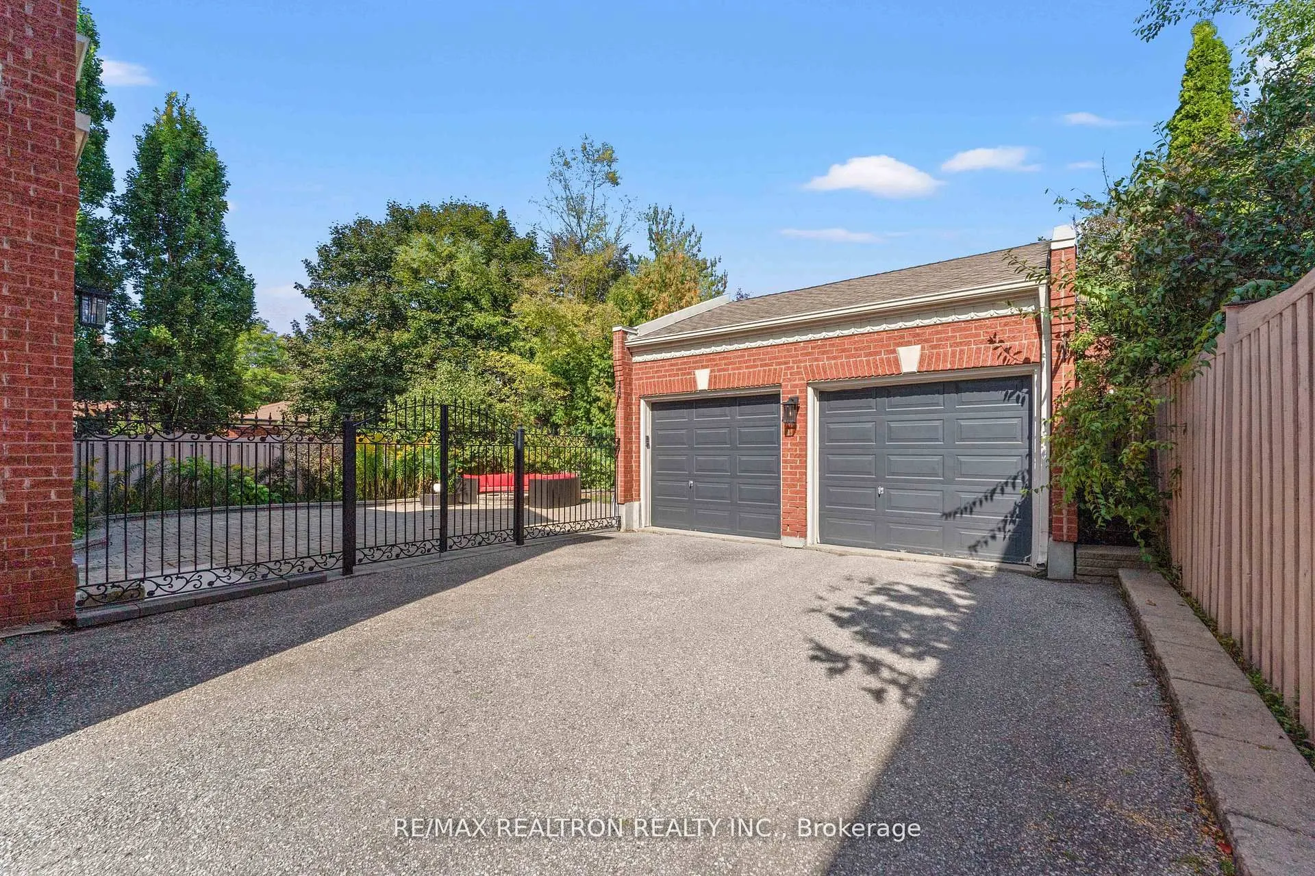 63 Willett Crescent