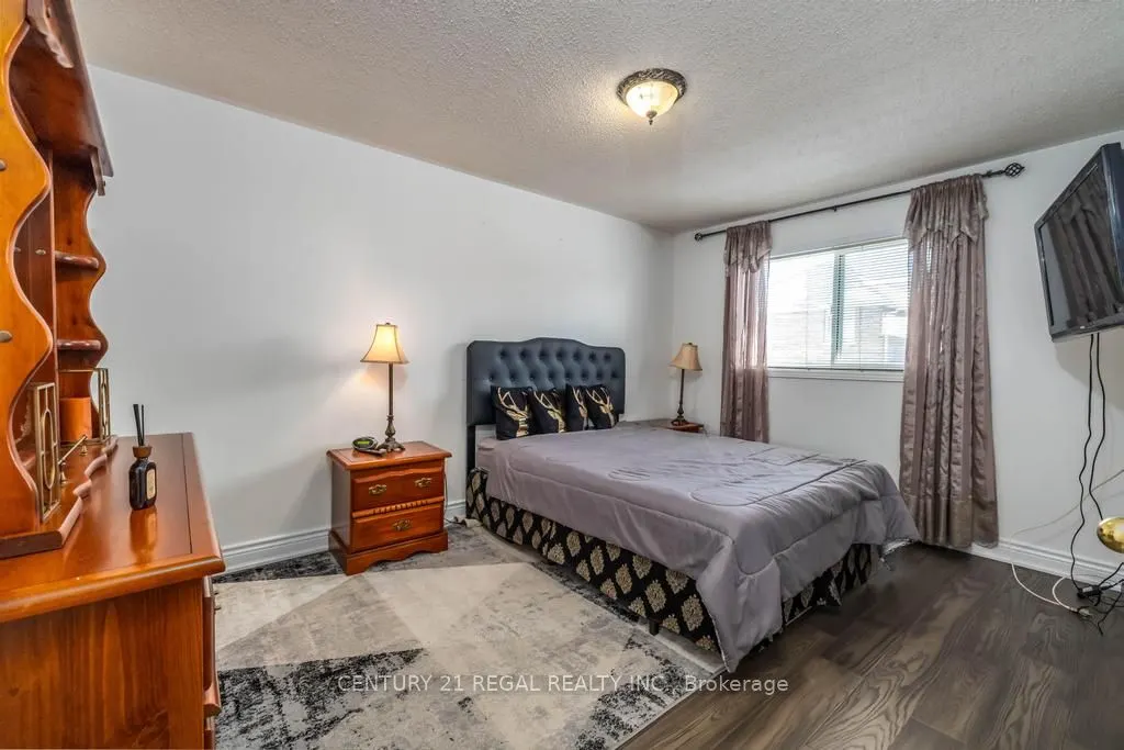 43 Waterton Crescent