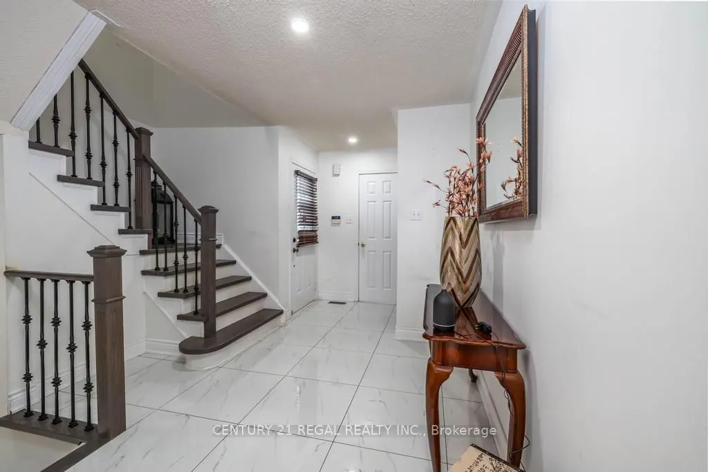 43 Waterton Crescent