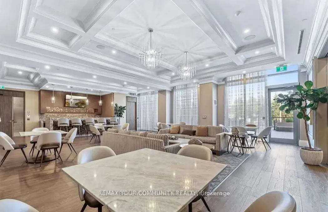 20 Gatineau Drive #404
