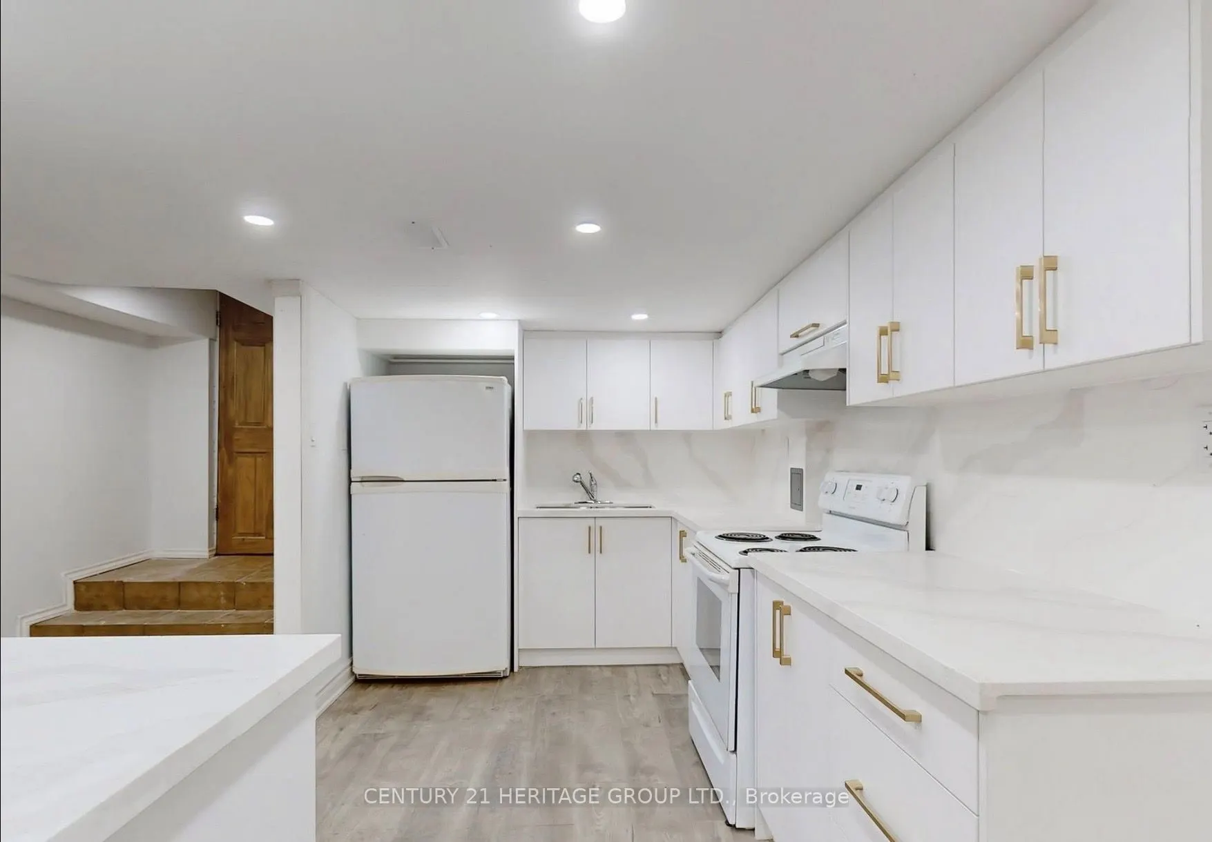 20015 Bathurst Street