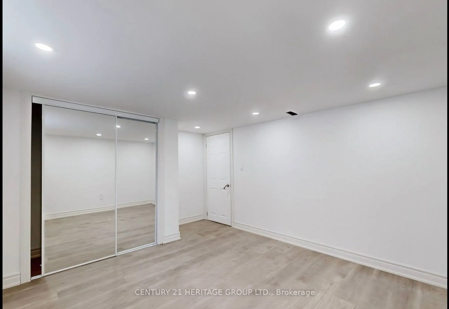20015 Bathurst Street