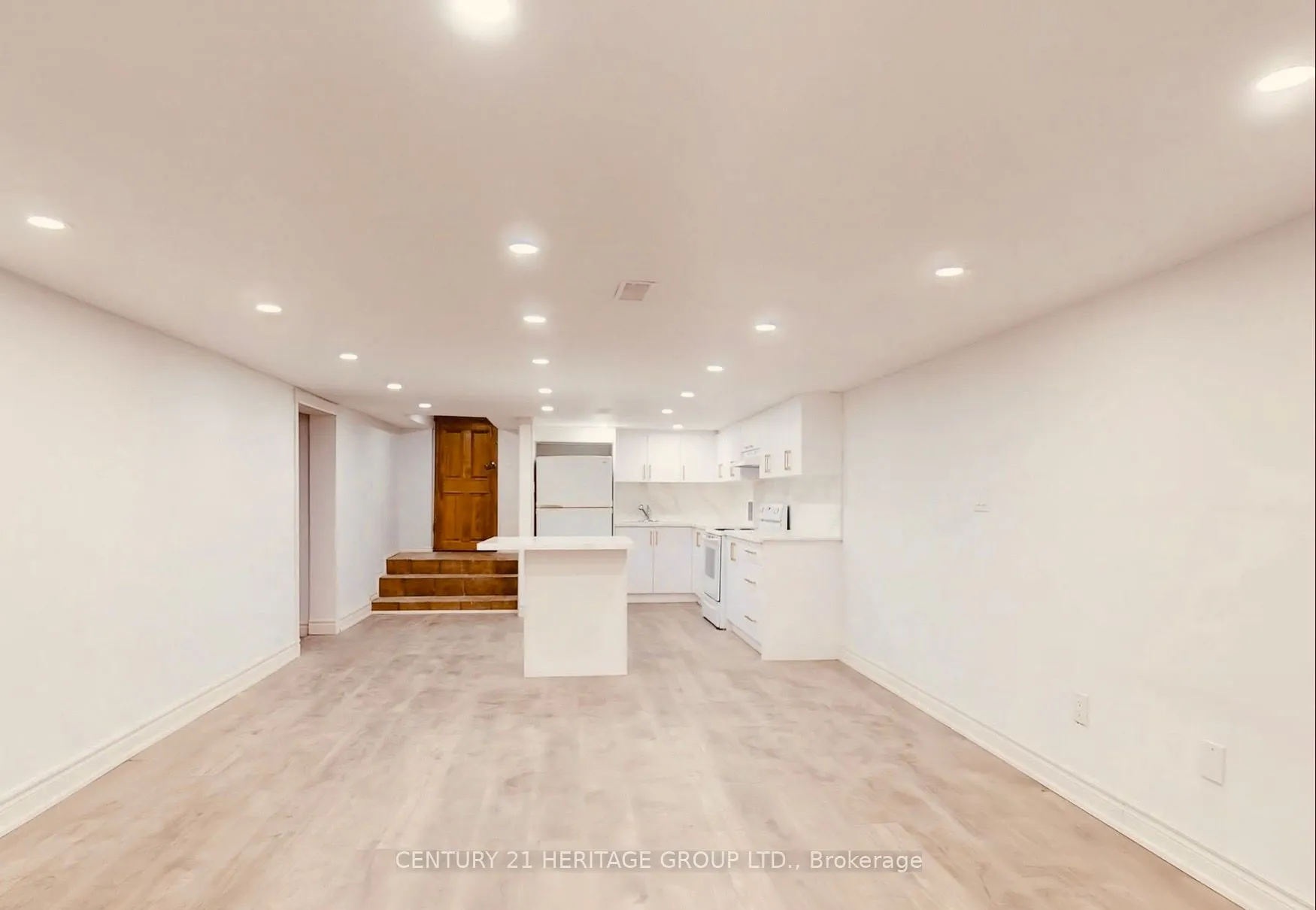 20015 Bathurst Street