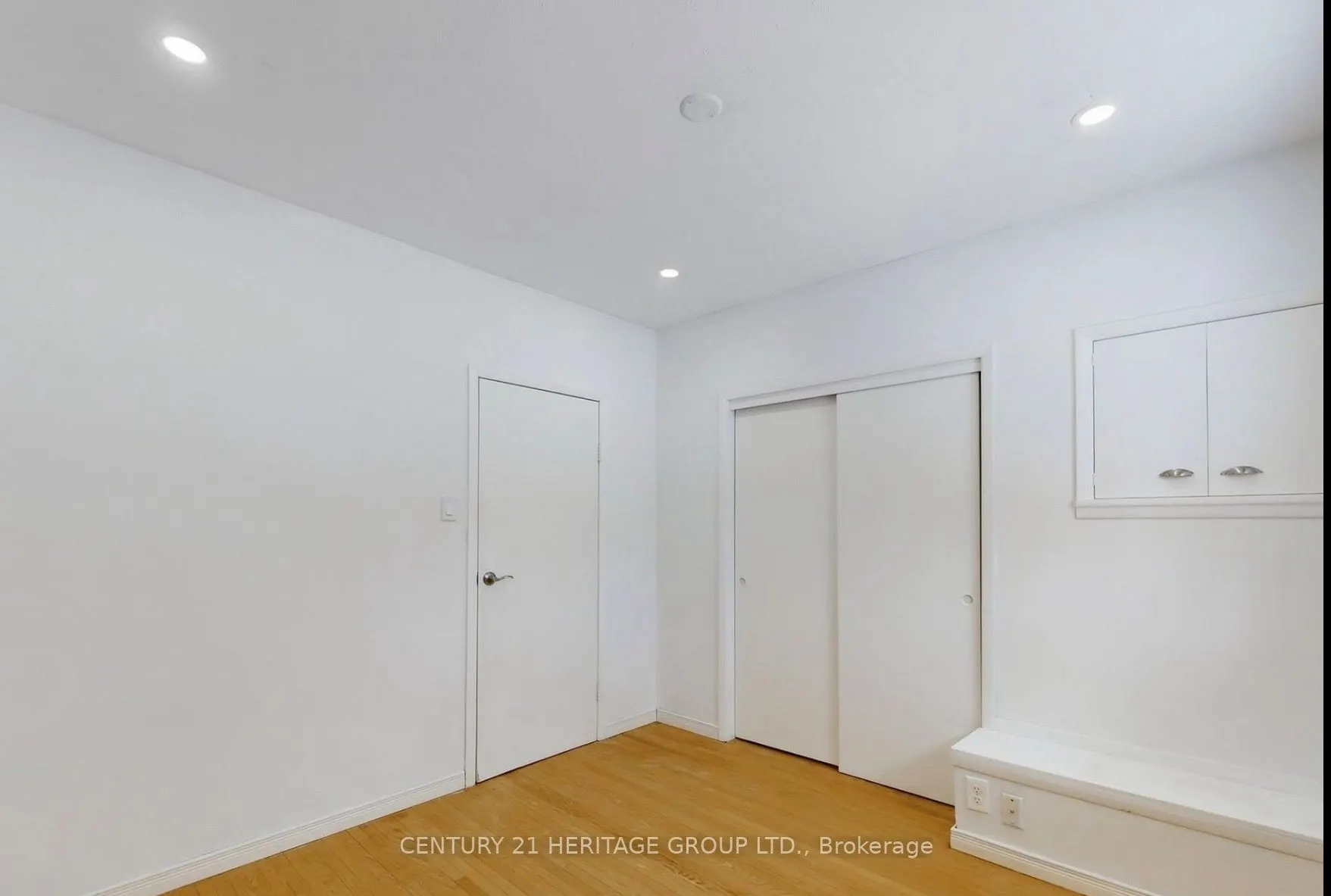 20015 Bathurst Street
