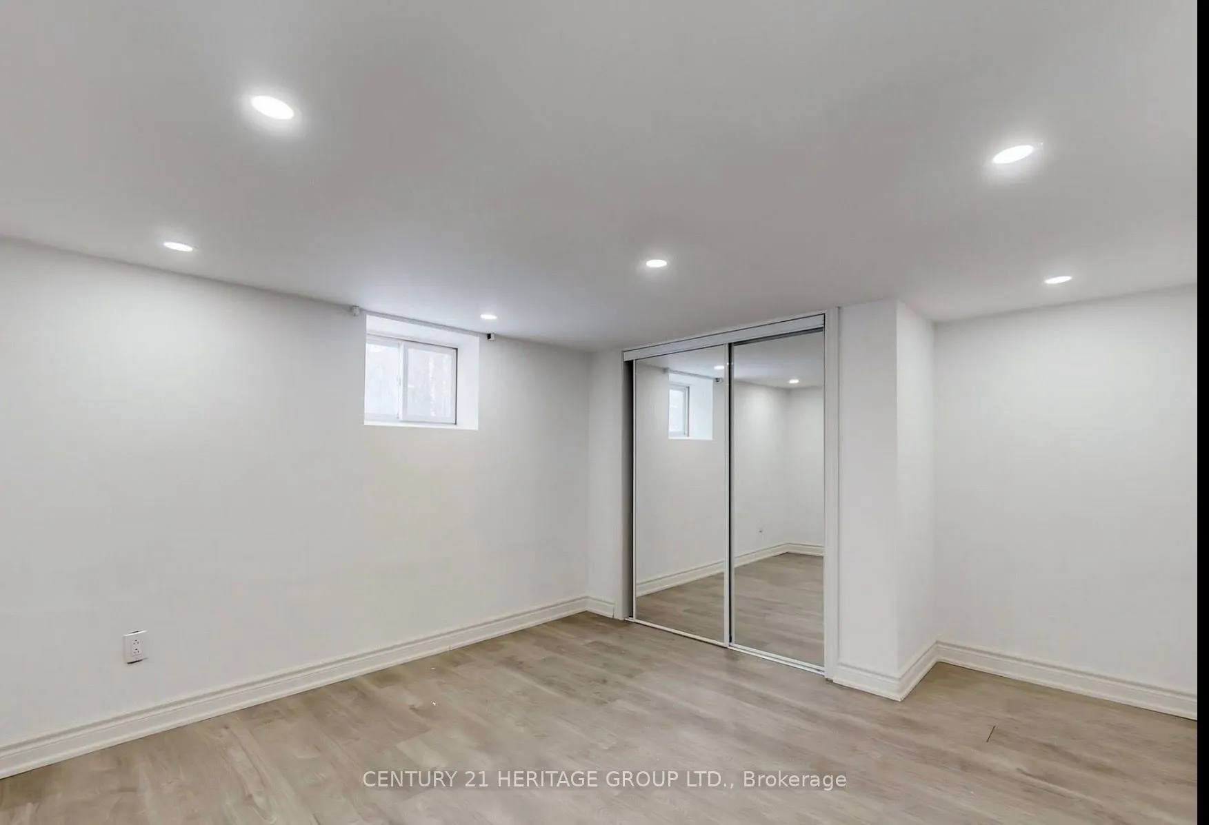 20015 Bathurst Street