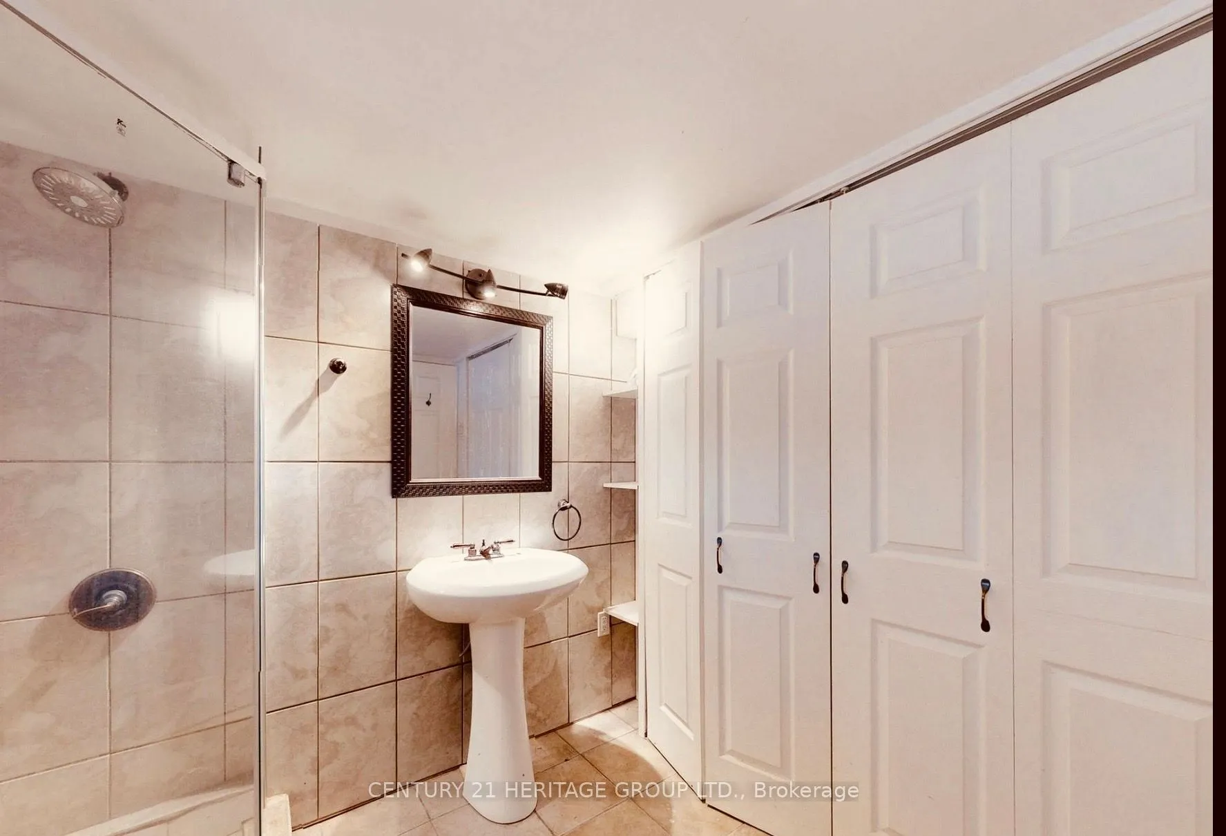 20015 Bathurst Street