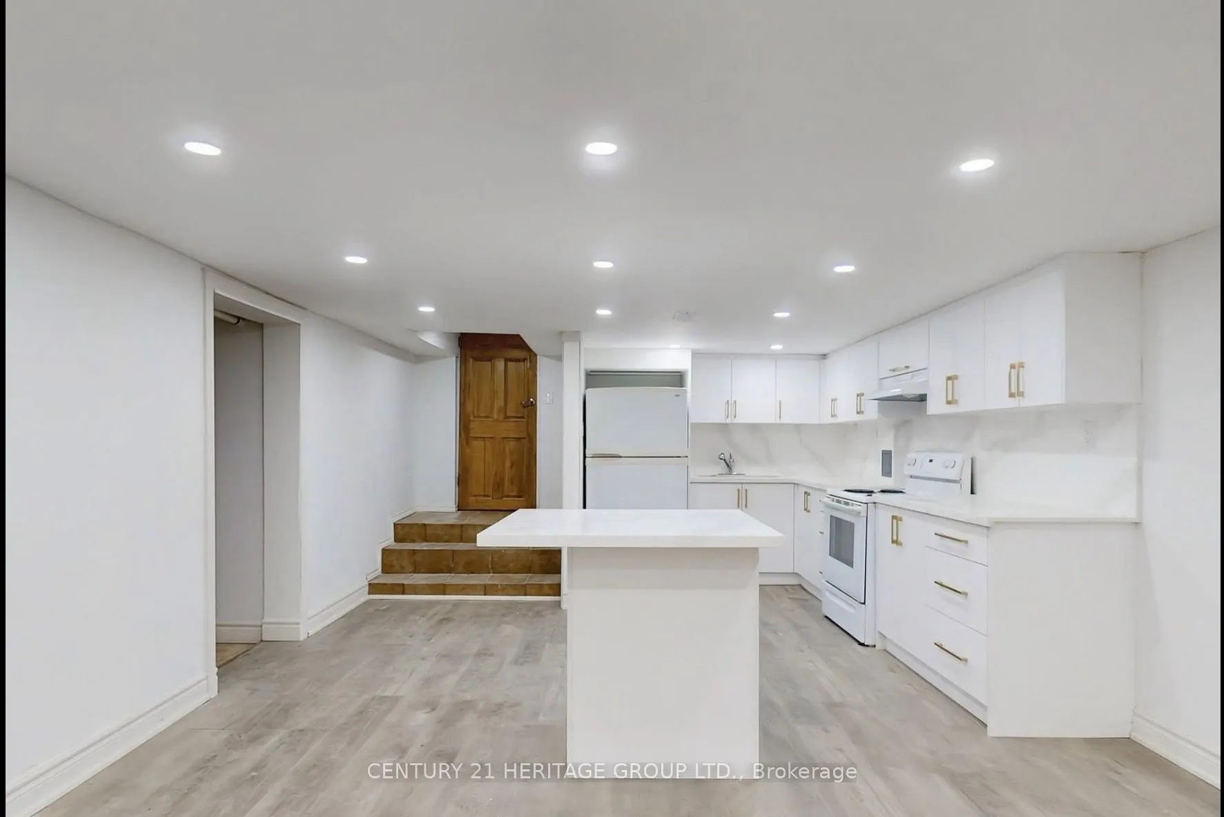 20015 Bathurst Street
