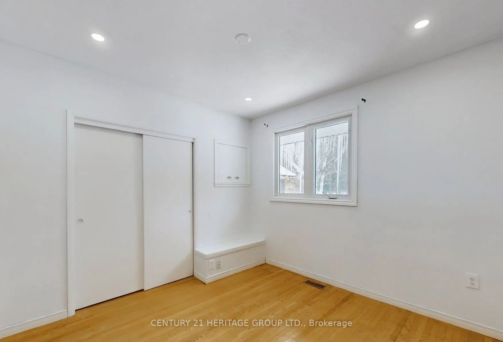 20015 Bathurst Street