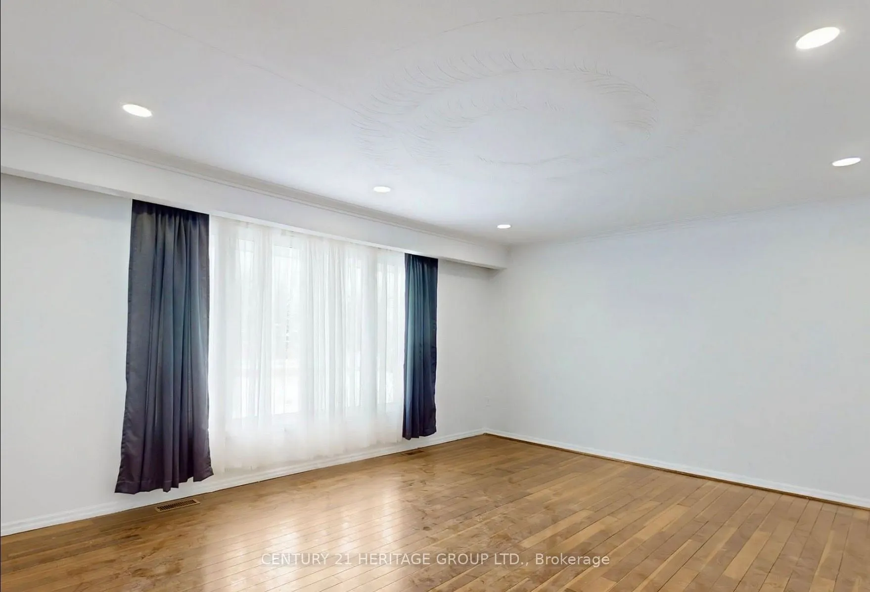 20015 Bathurst Street