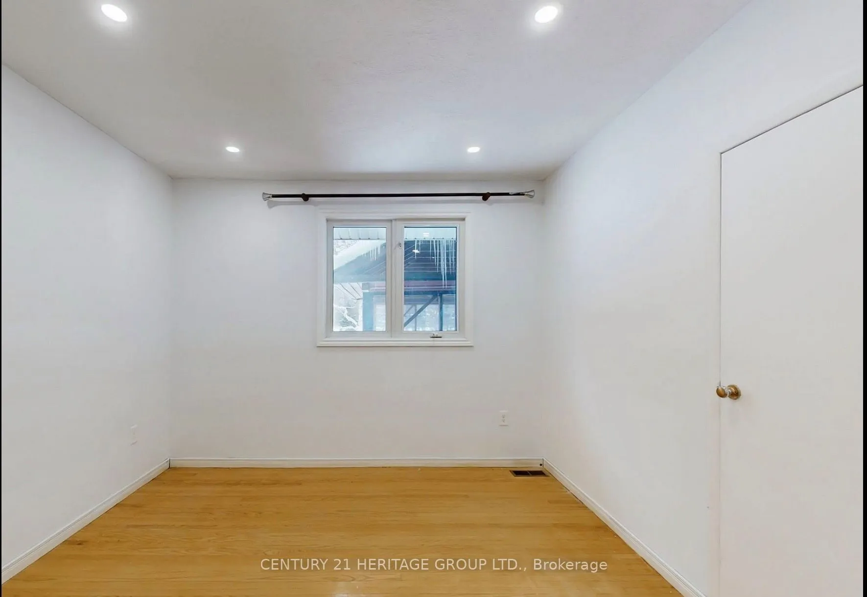20015 Bathurst Street
