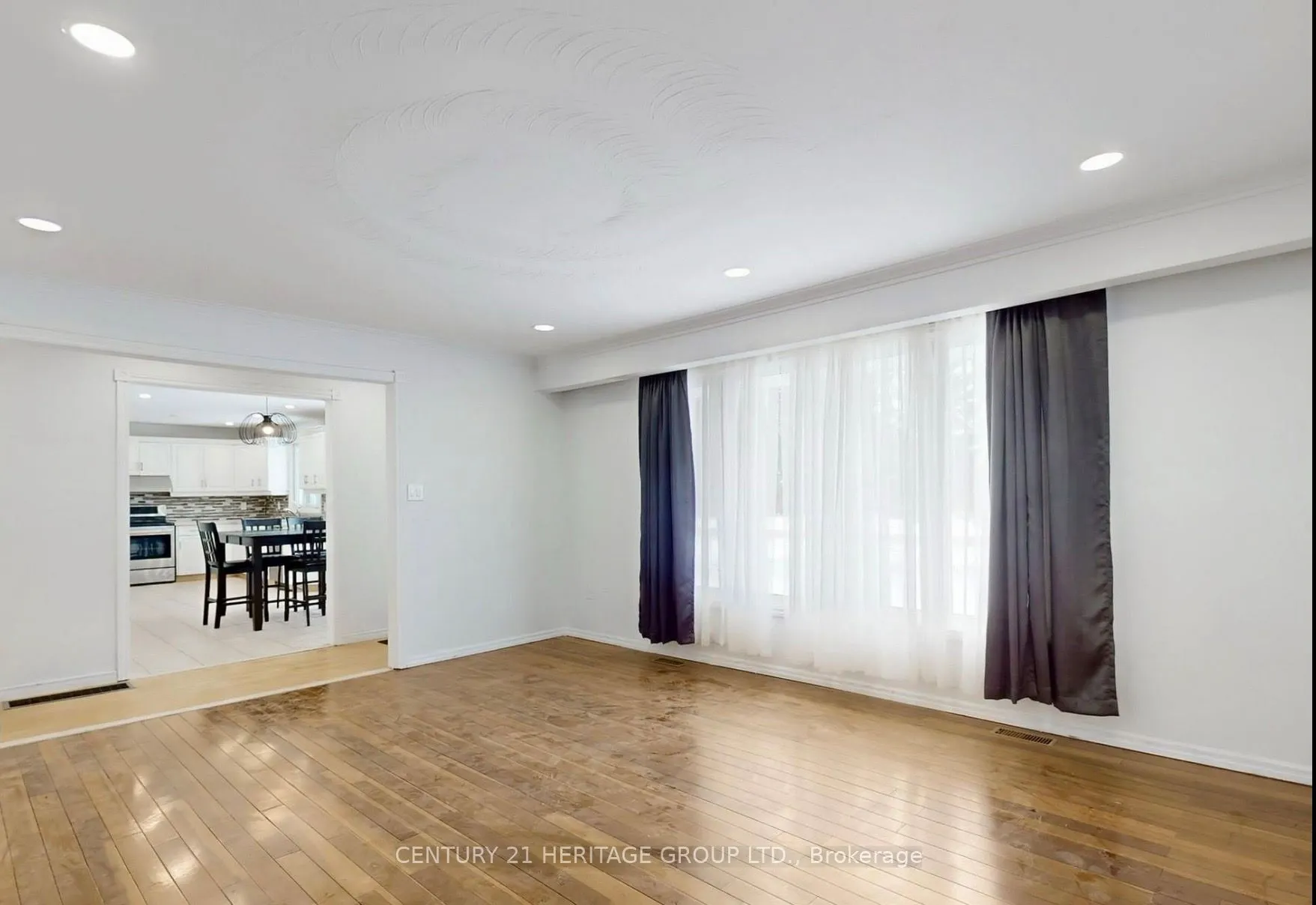 20015 Bathurst Street
