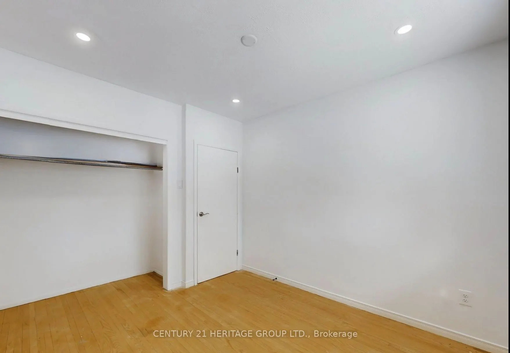 20015 Bathurst Street