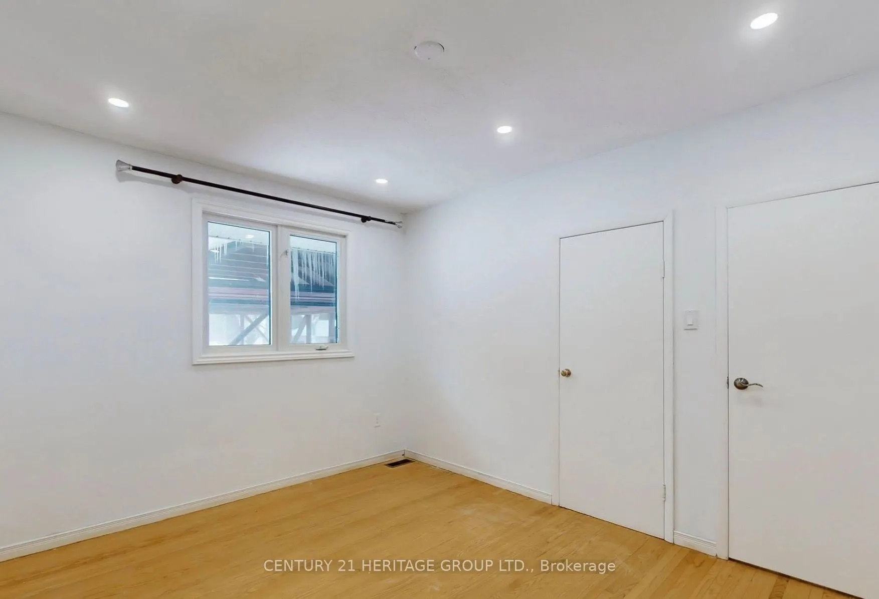 20015 Bathurst Street