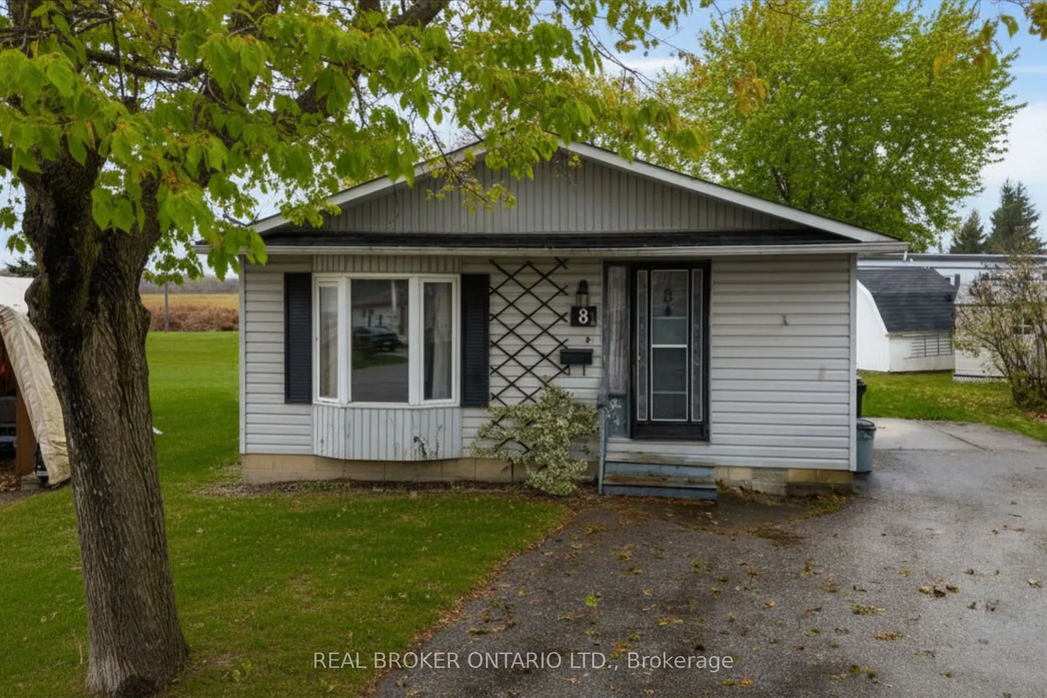 8 Maple Leaf Terrace