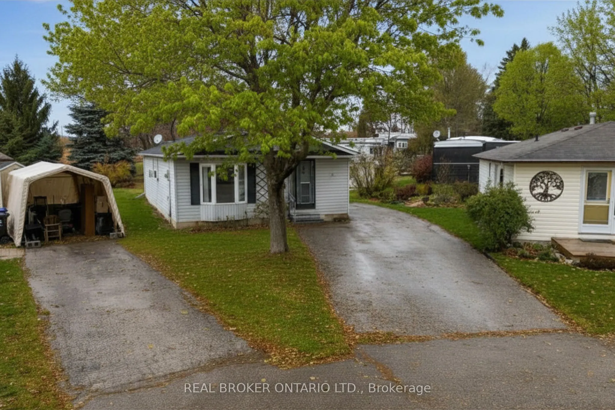 8 Maple Leaf Terrace