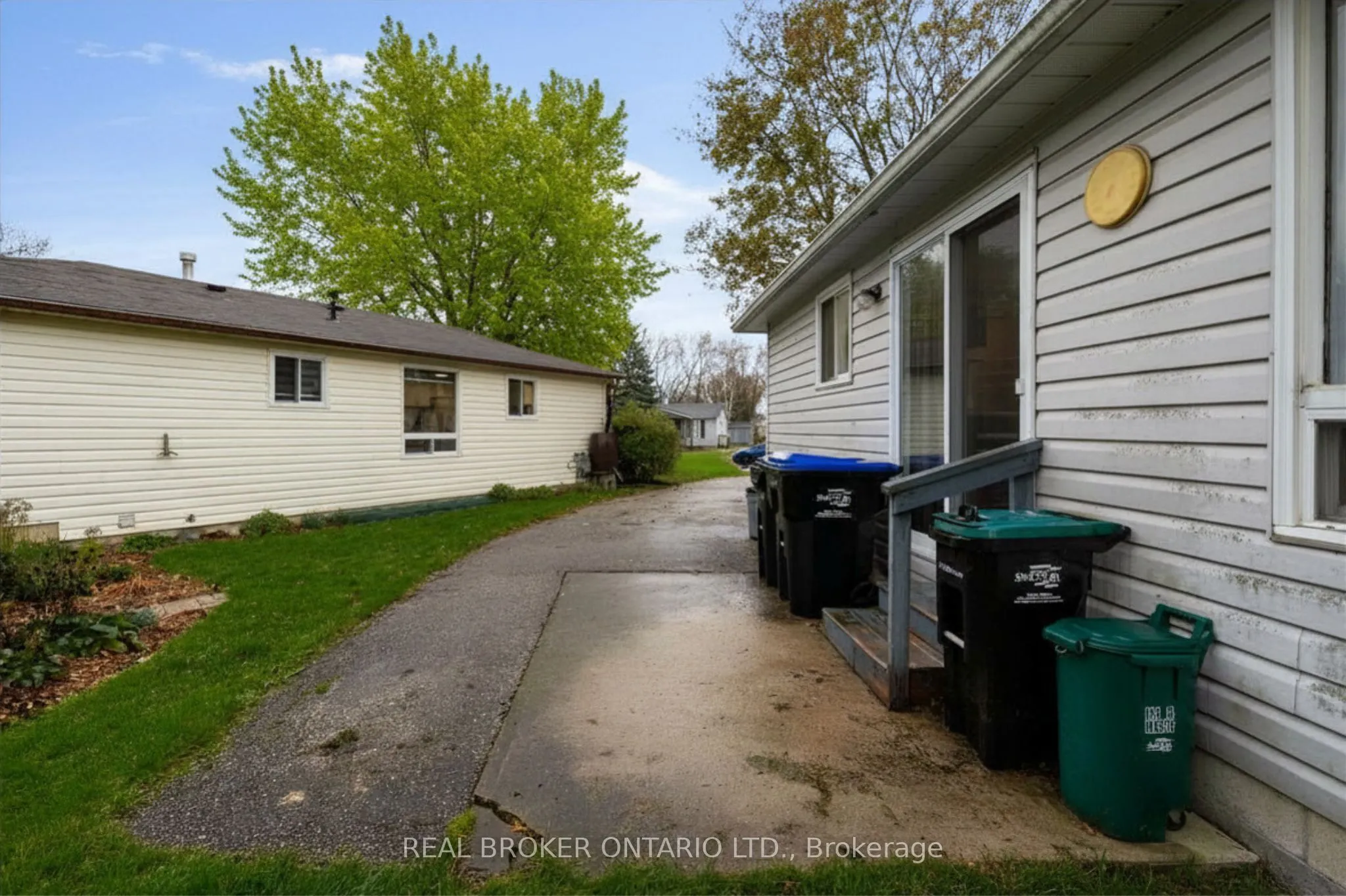 8 Maple Leaf Terrace