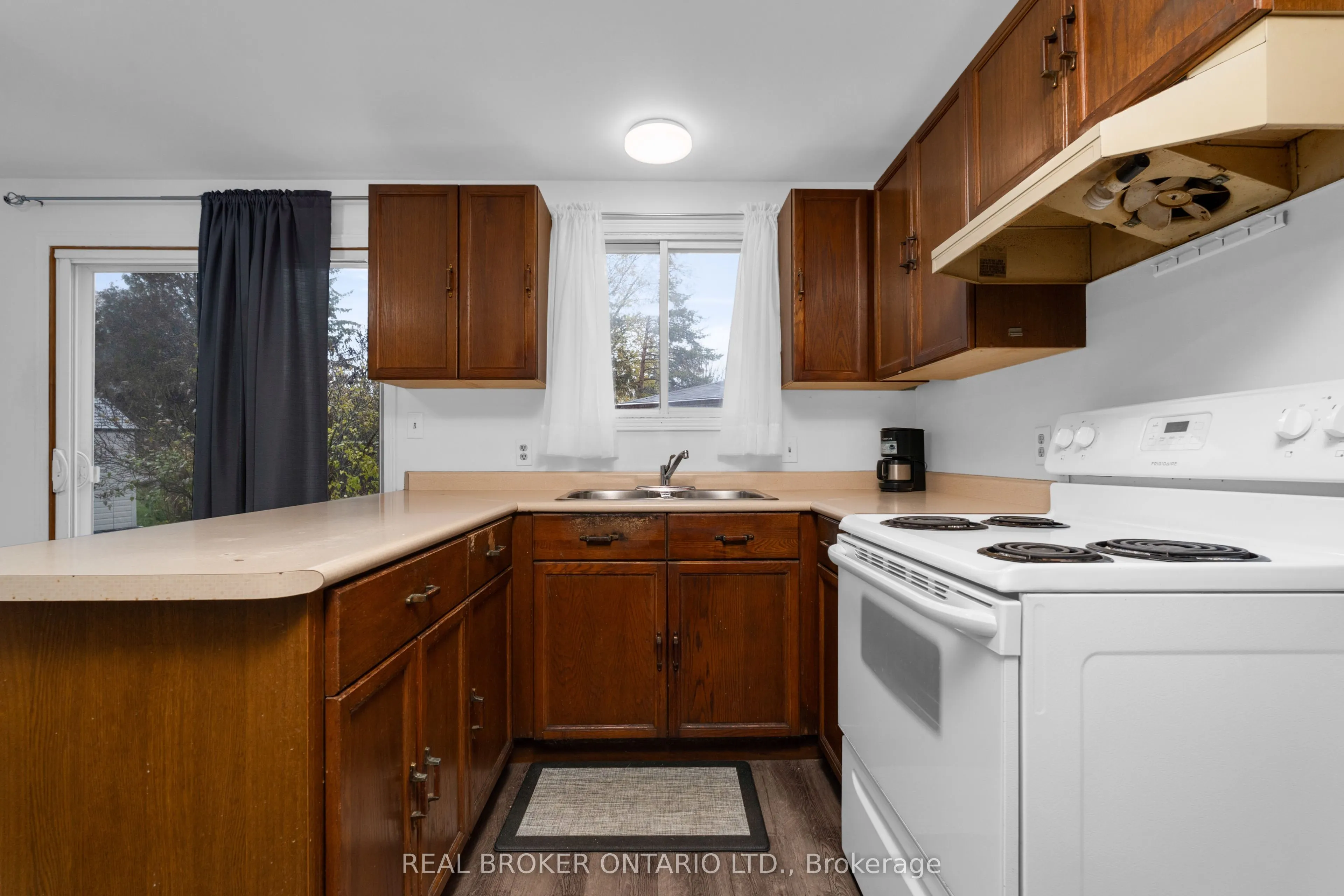 8 Maple Leaf Terrace