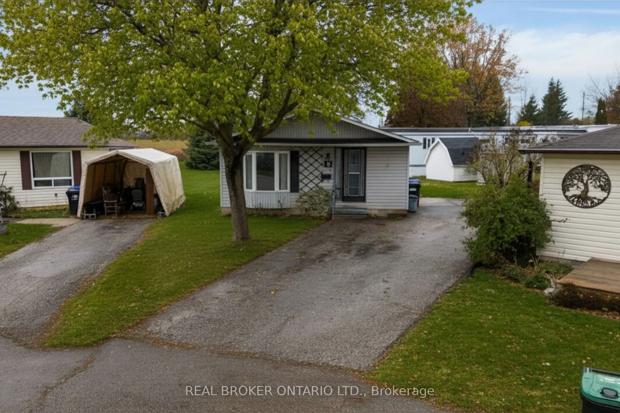 8 Maple Leaf Terrace