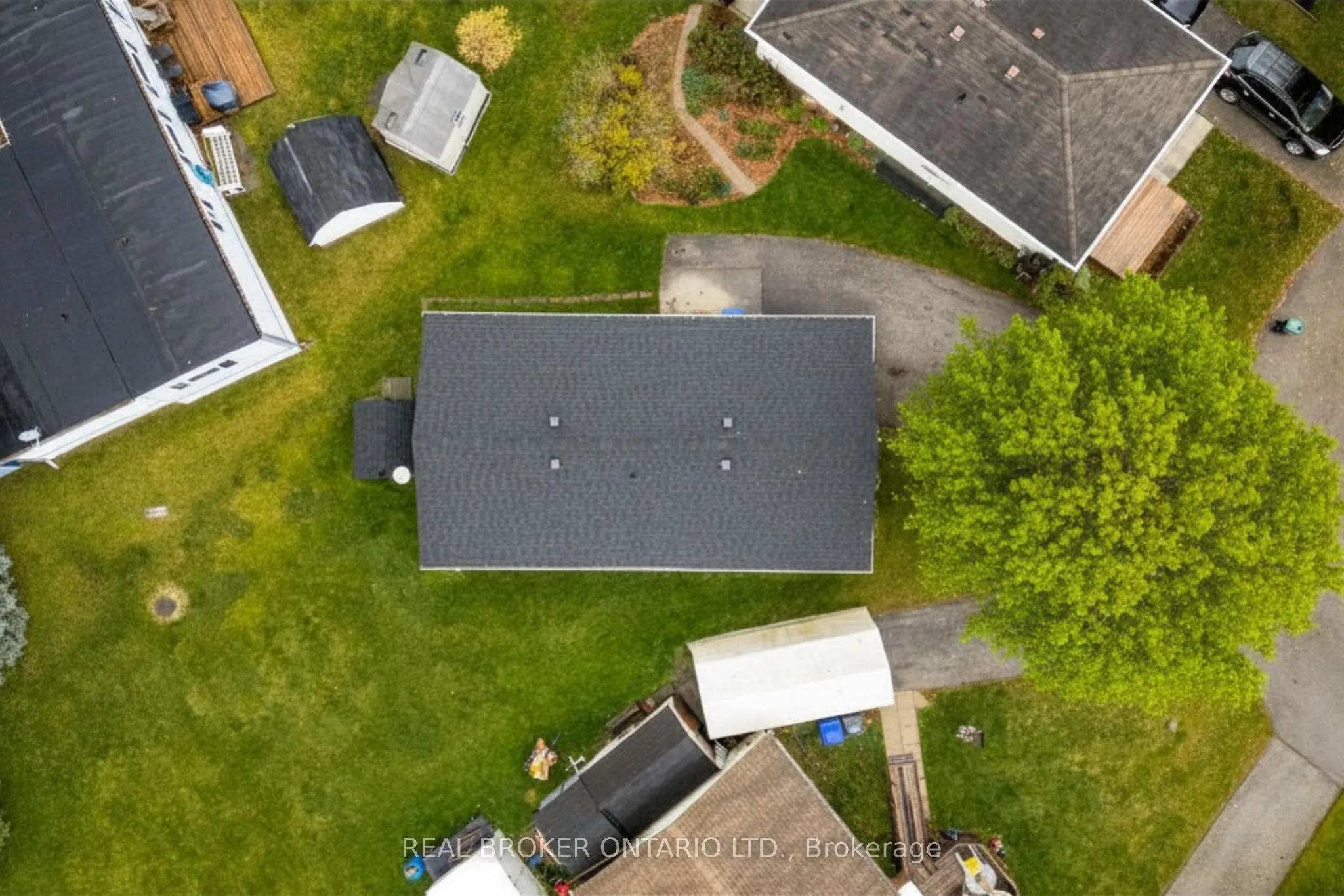 8 Maple Leaf Terrace