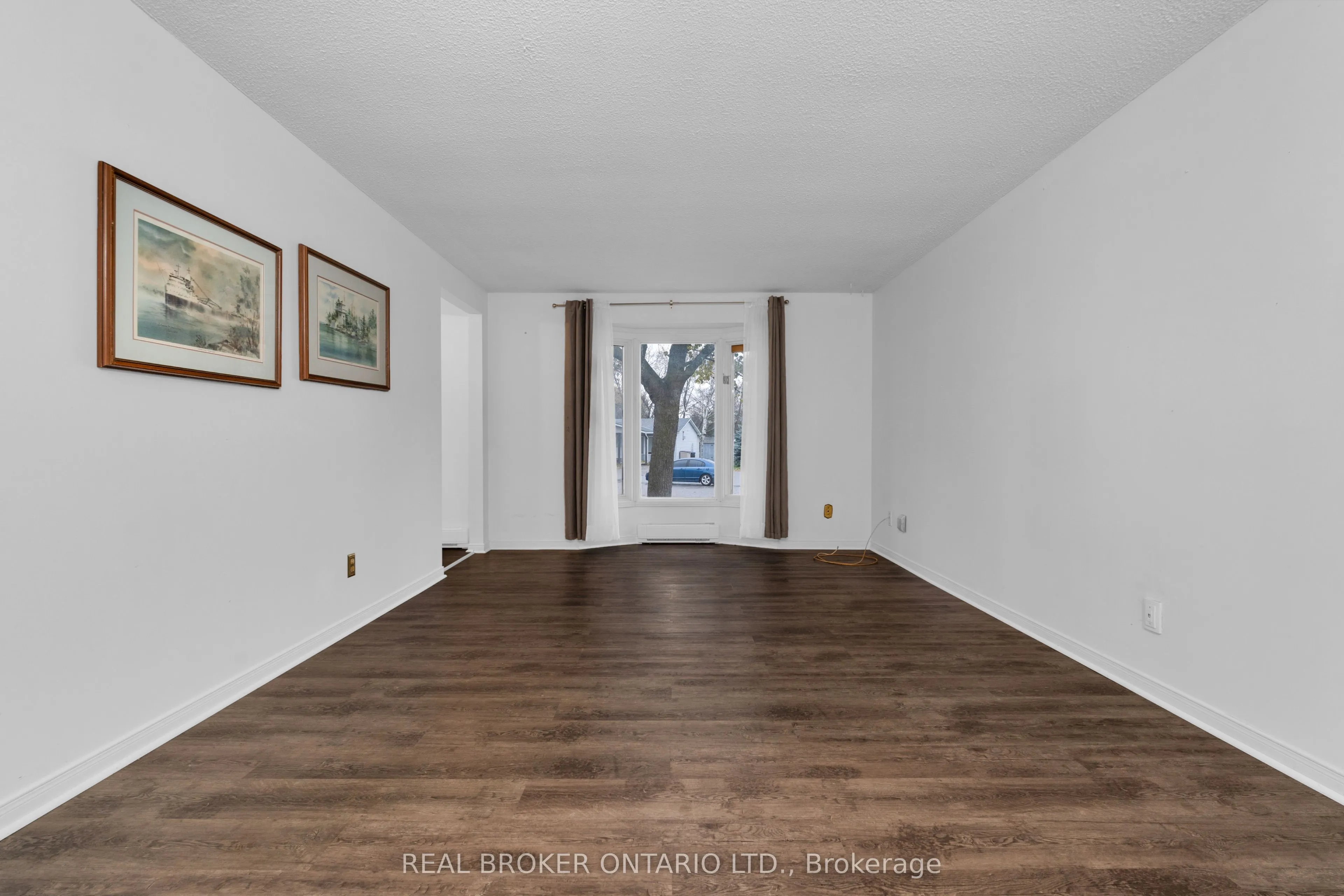 8 Maple Leaf Terrace