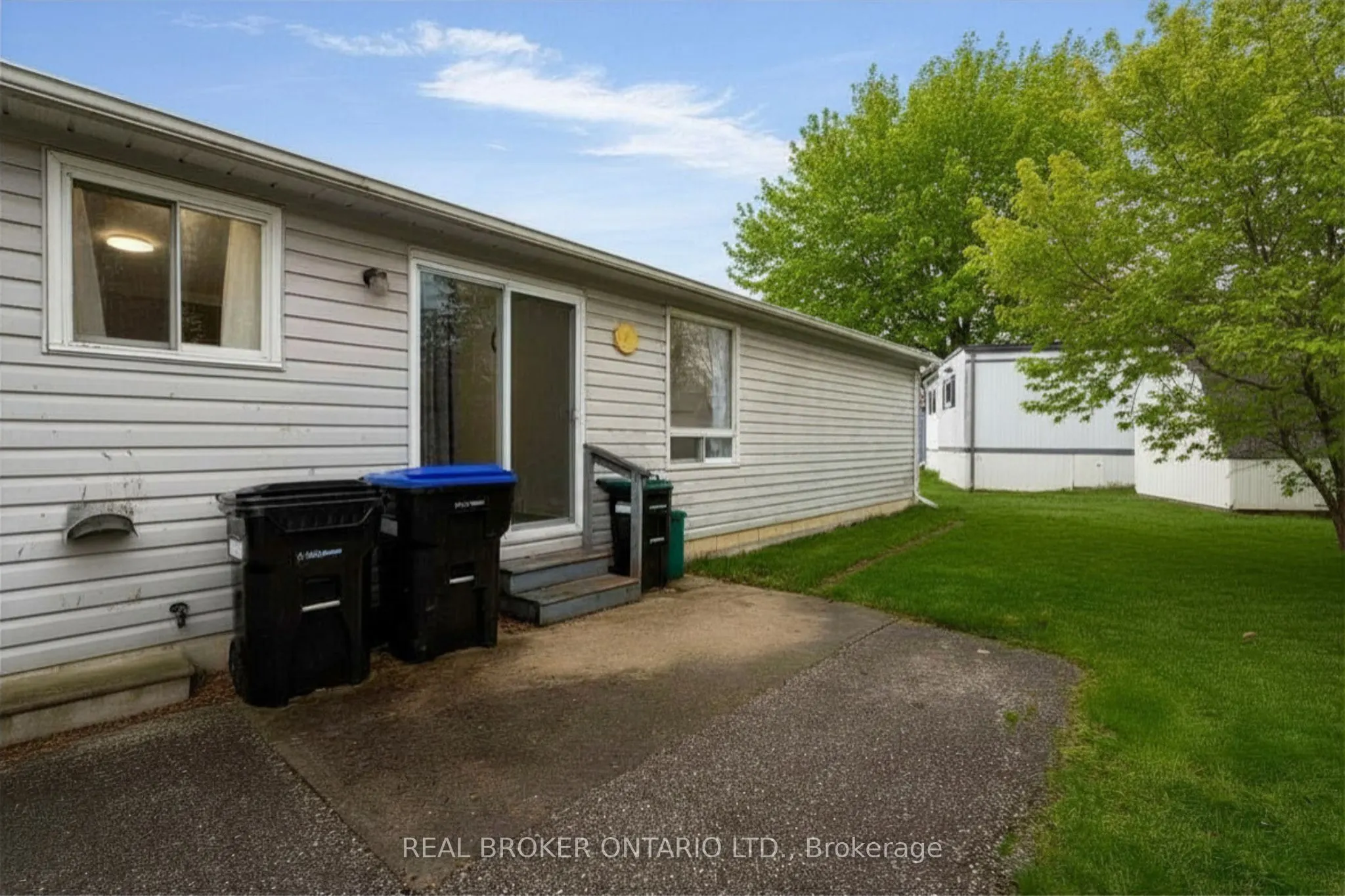 8 Maple Leaf Terrace