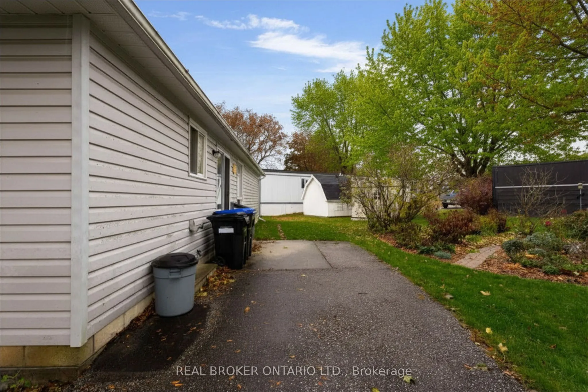 8 Maple Leaf Terrace