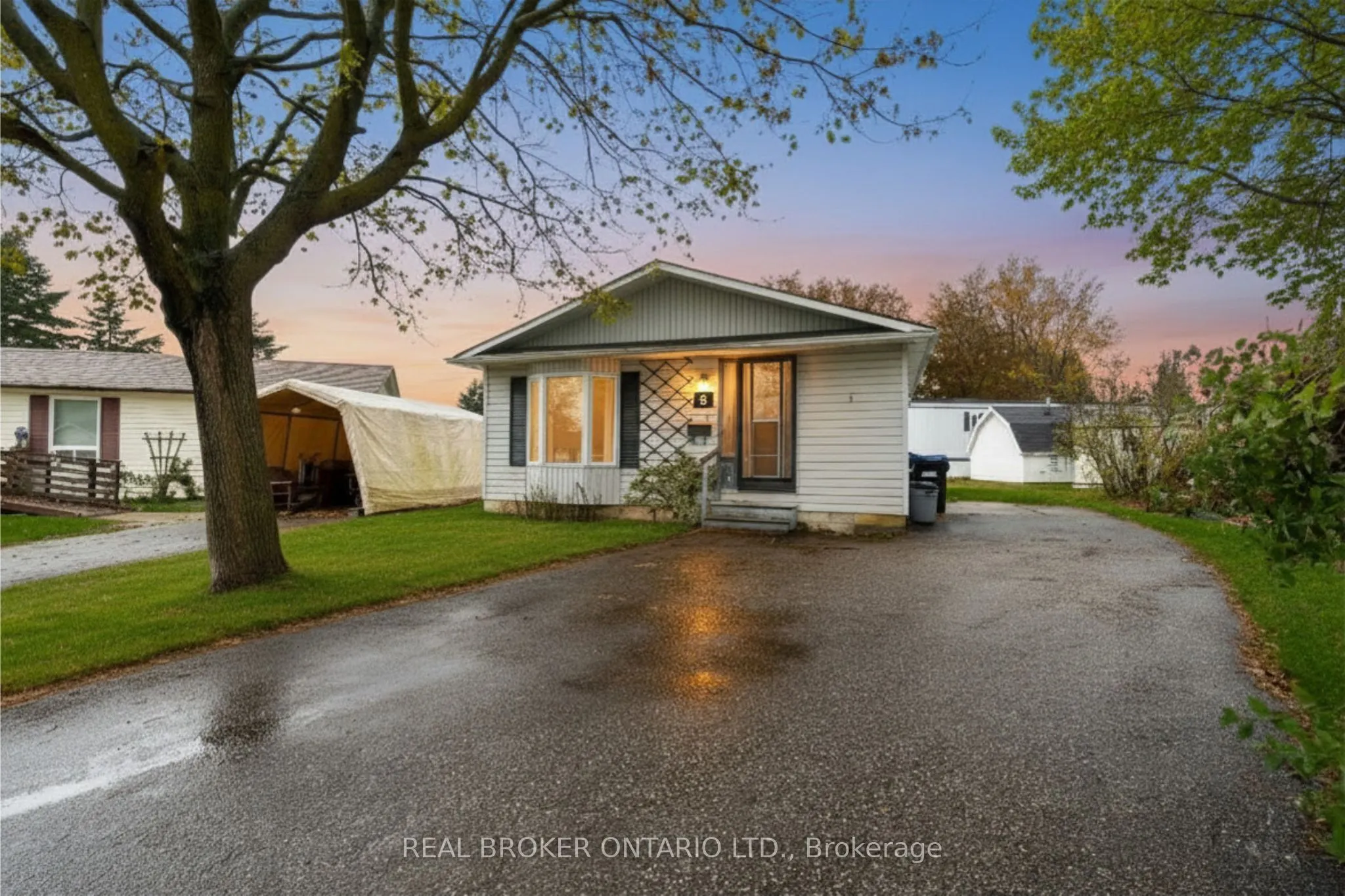 8 Maple Leaf Terrace
