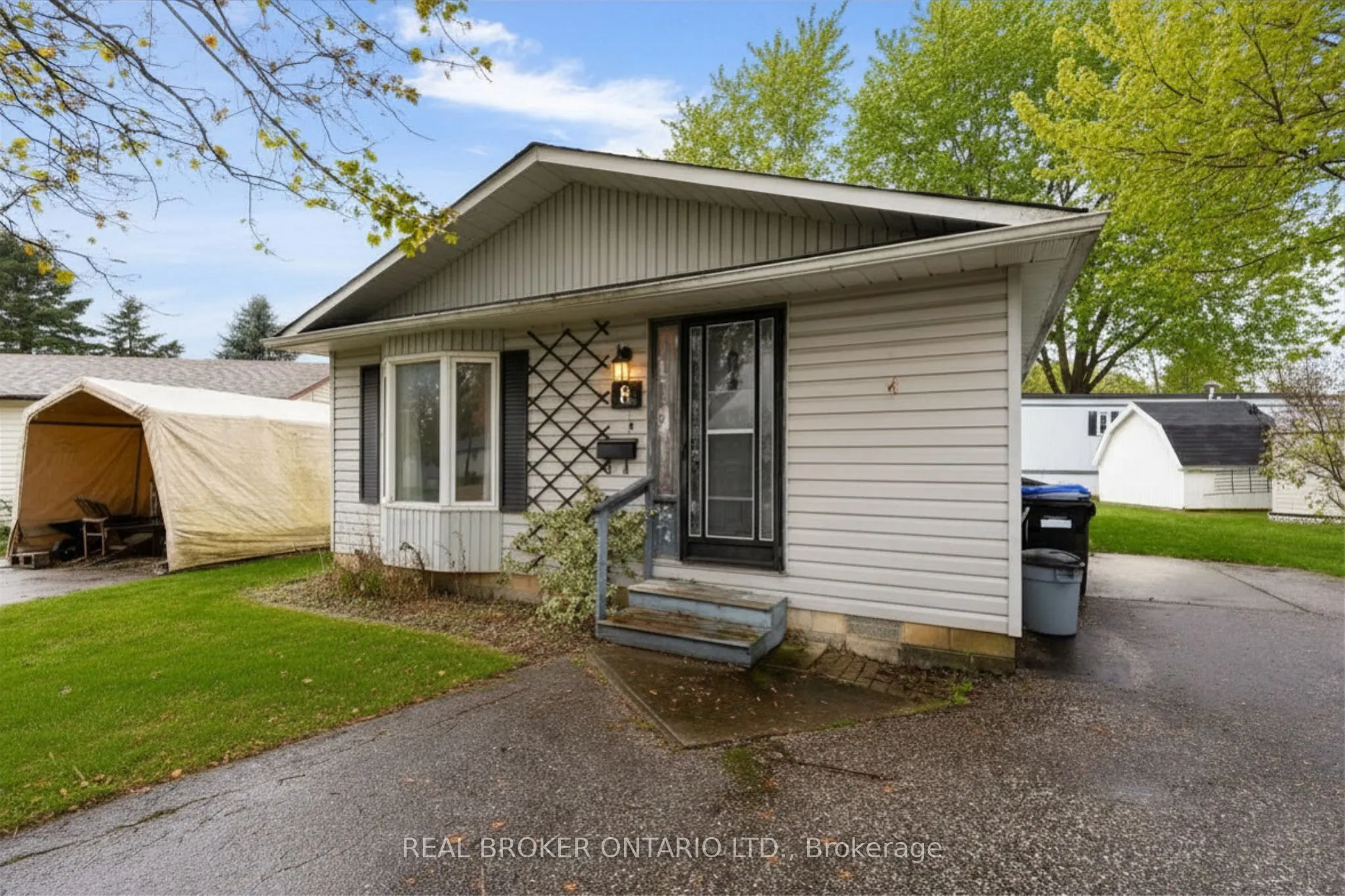 8 Maple Leaf Terrace