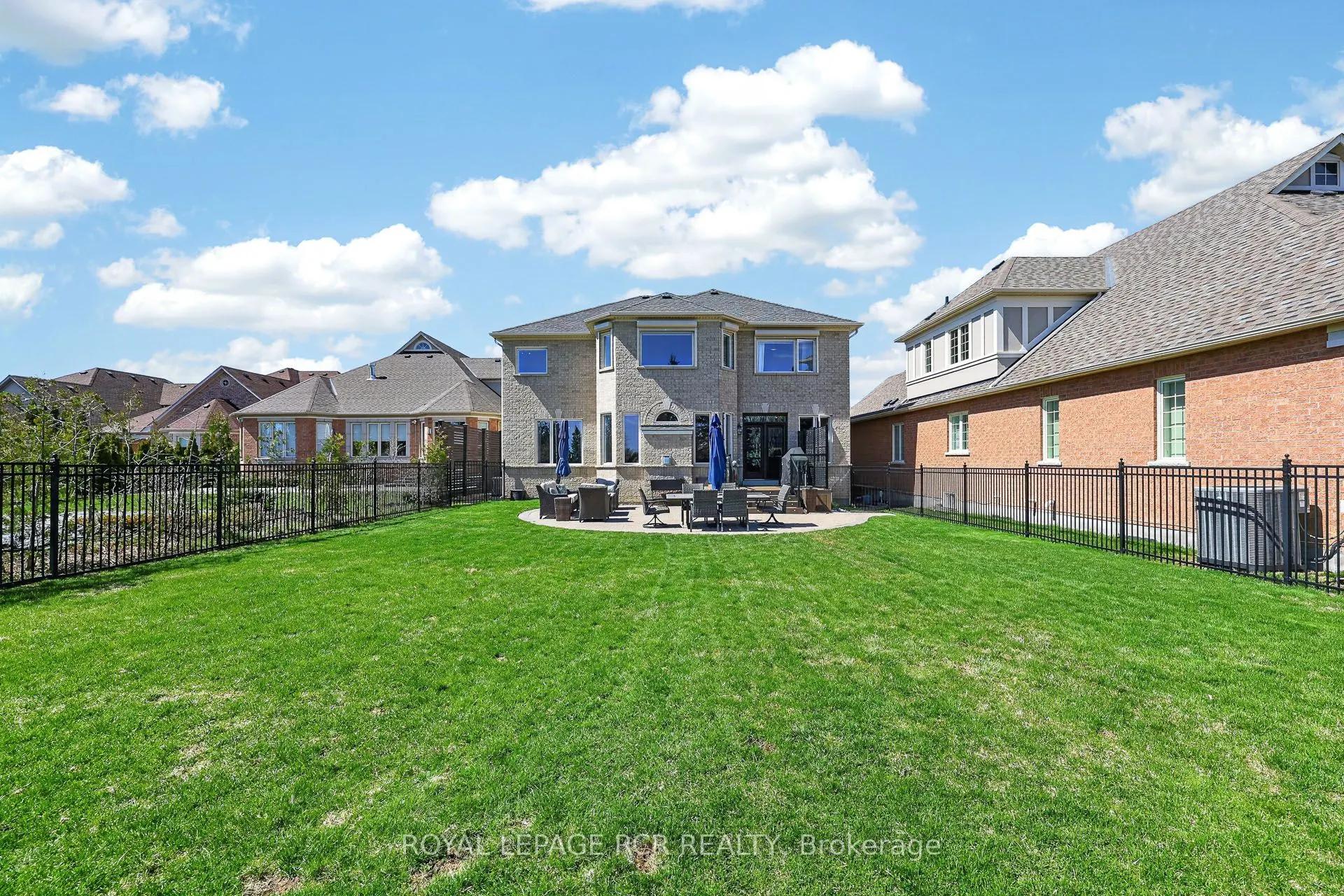 14 Emerald Heights Drive