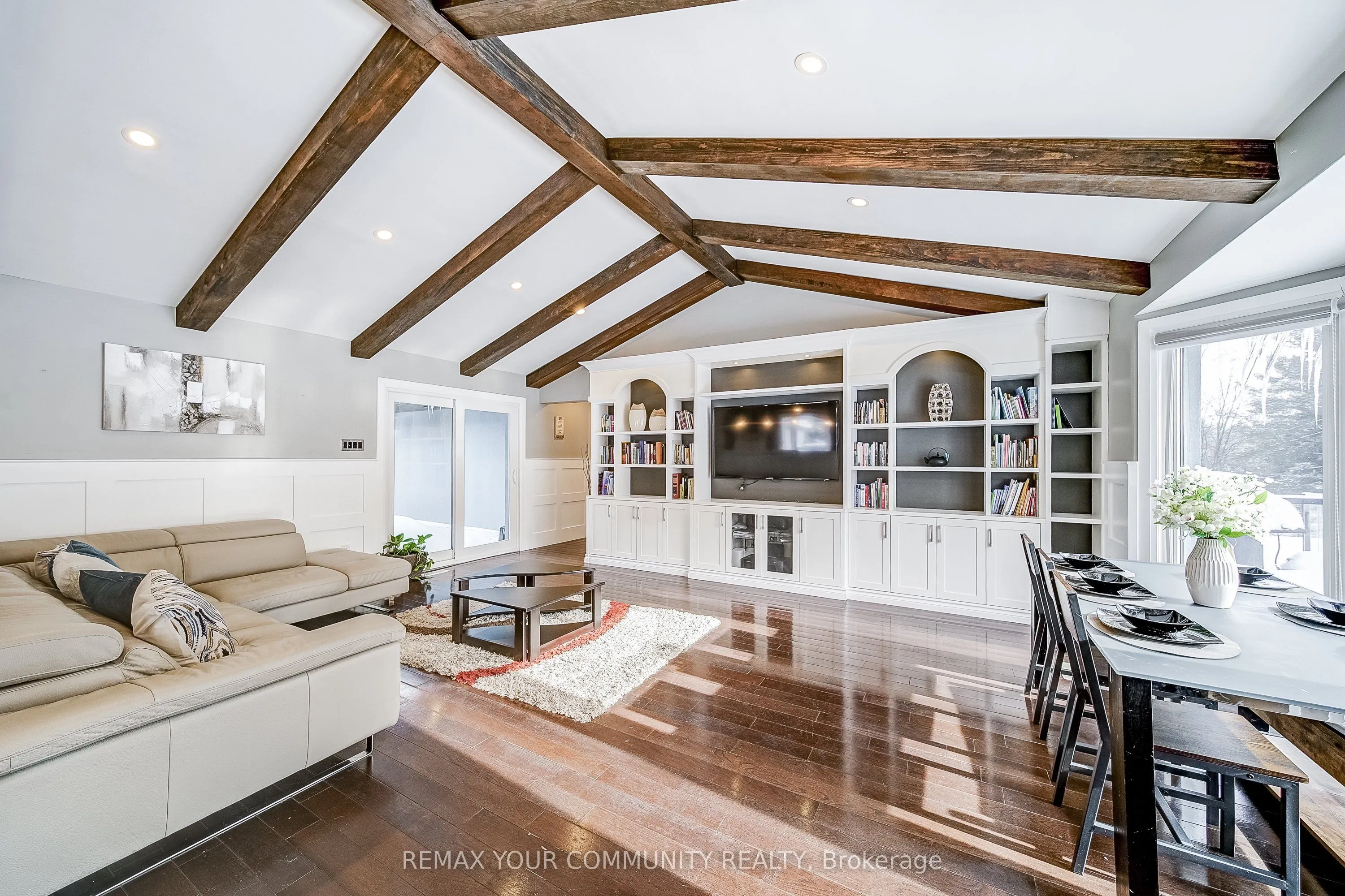 3433 Mount Albert Road