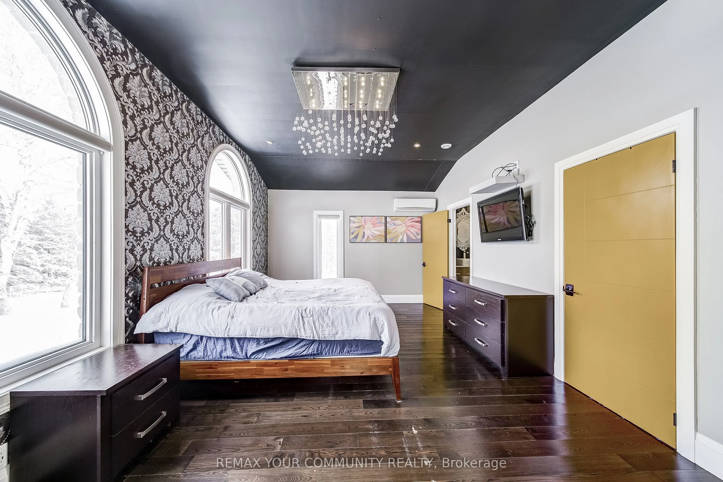 3433 Mount Albert Road
