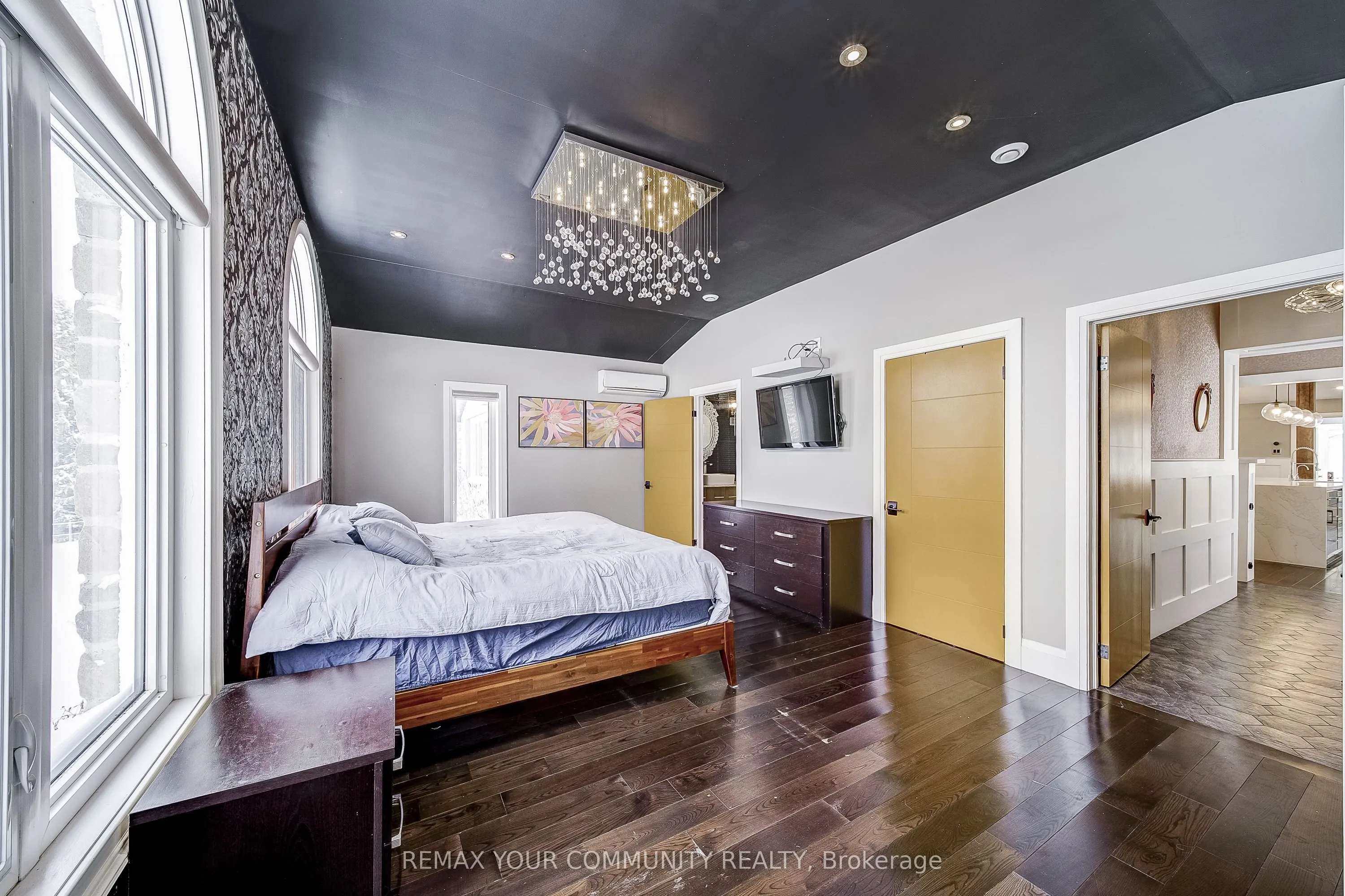 3433 Mount Albert Road