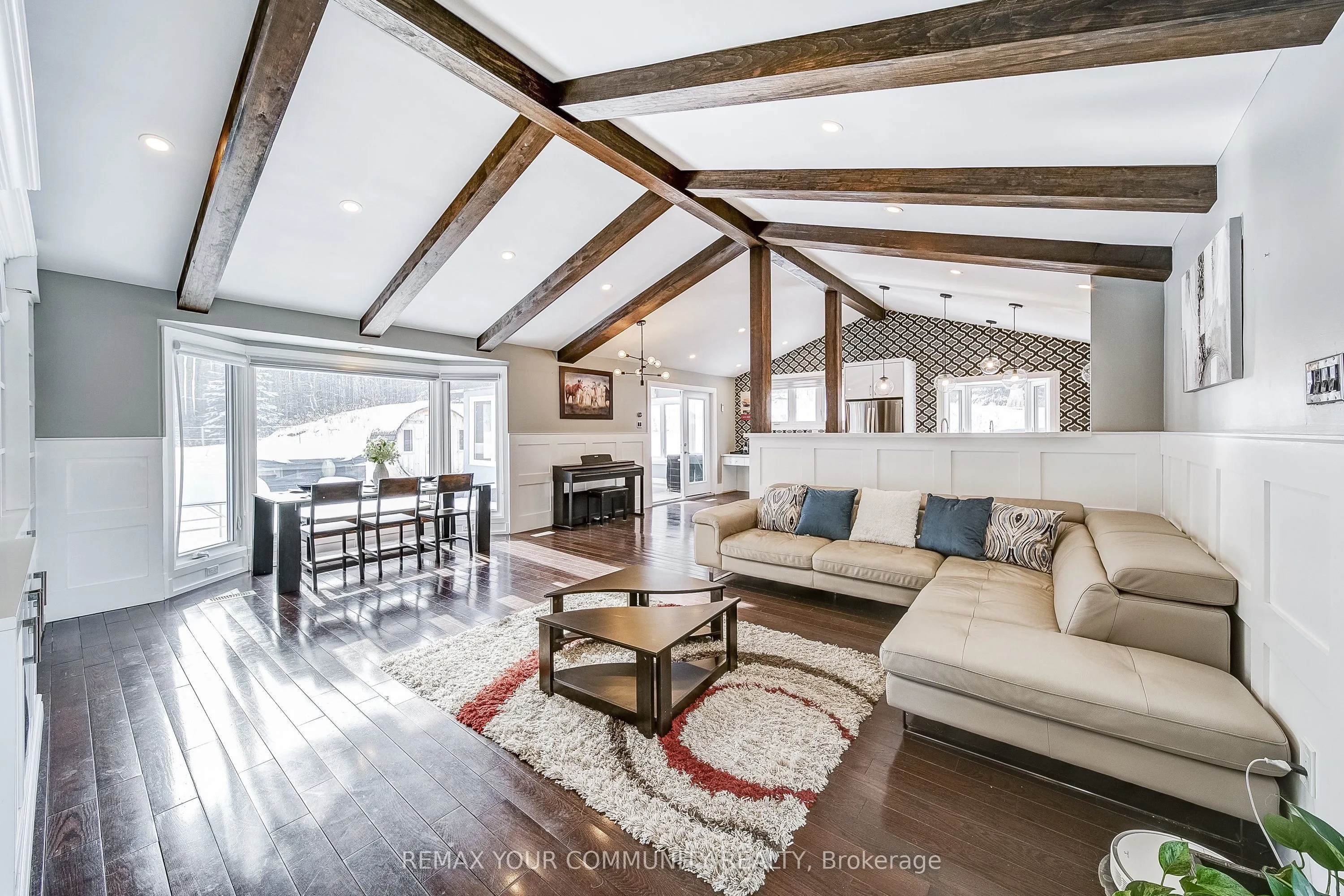 3433 Mount Albert Road