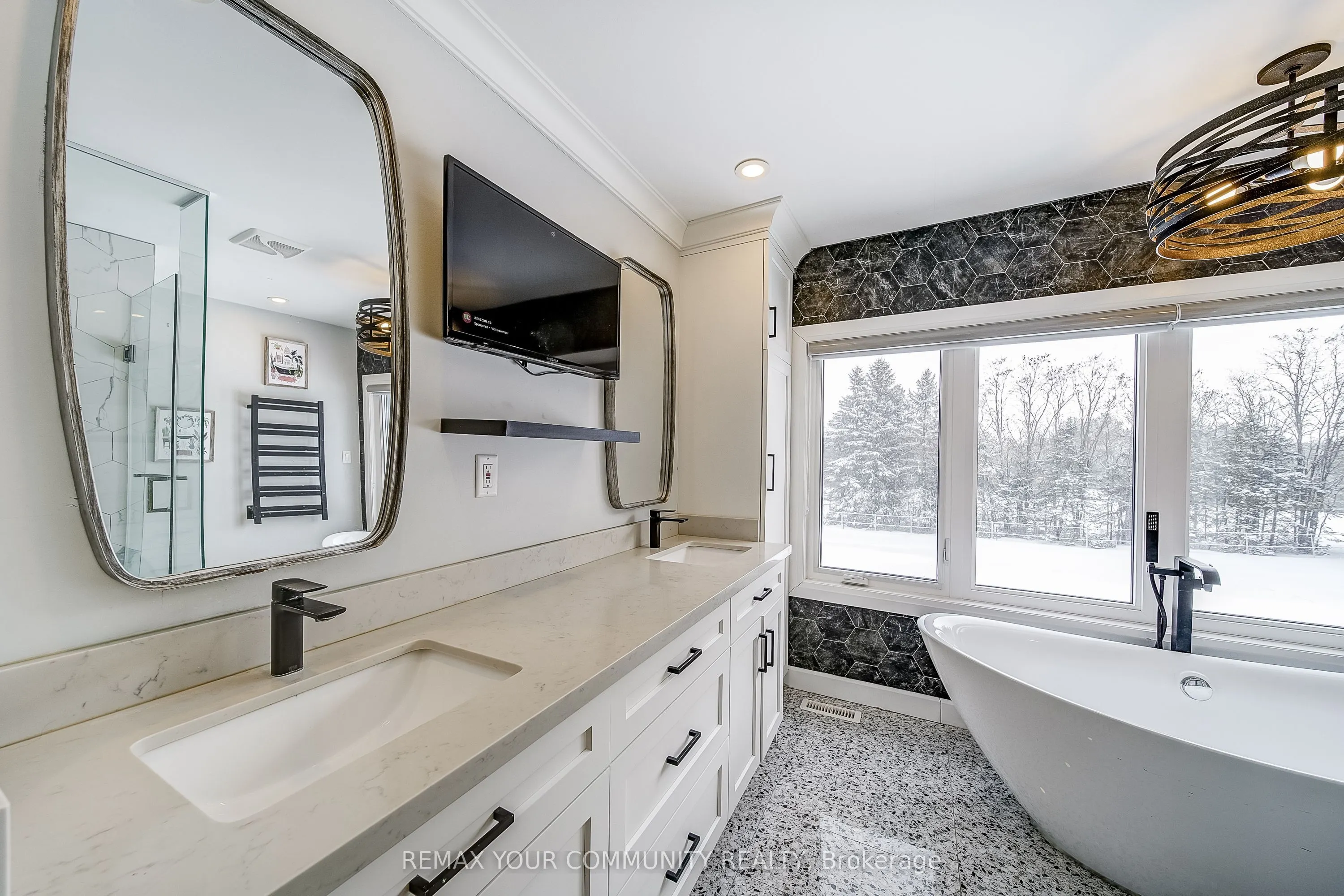 3433 Mount Albert Road