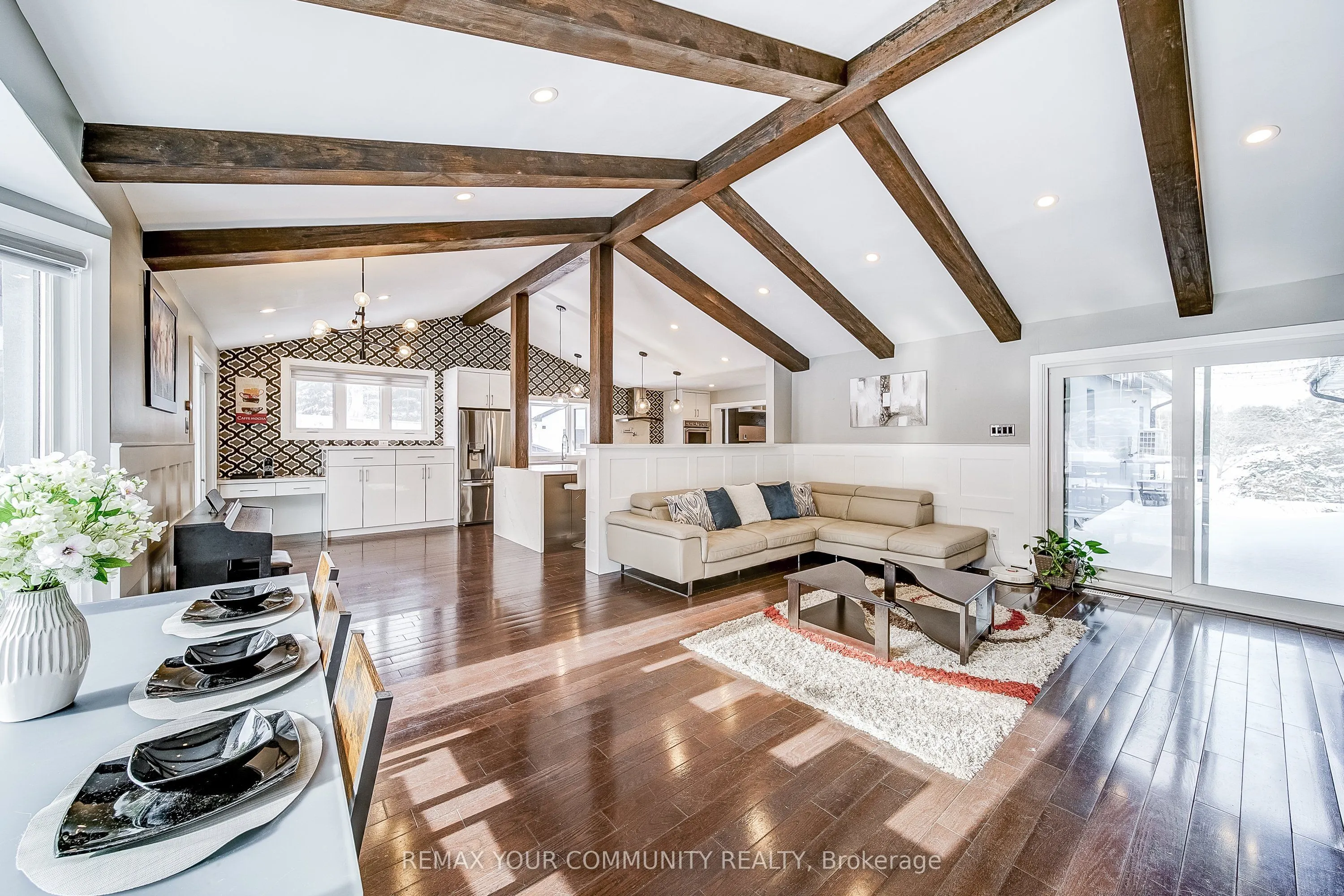 3433 Mount Albert Road