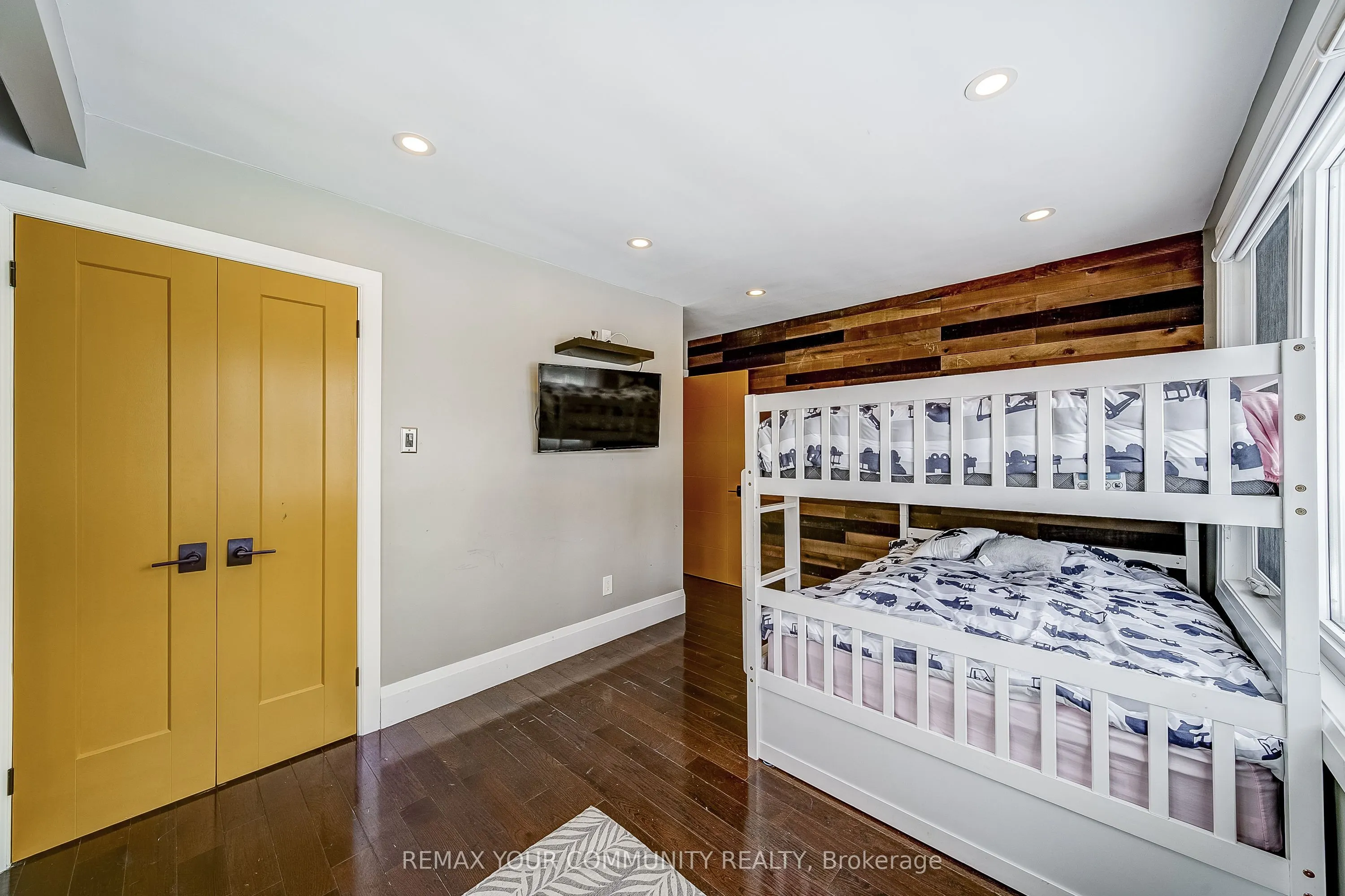 3433 Mount Albert Road