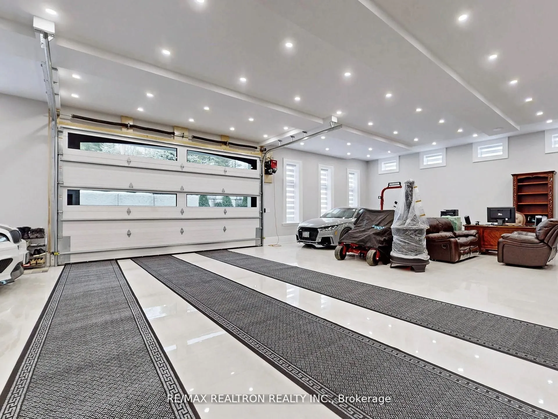 14358 Bathurst Street