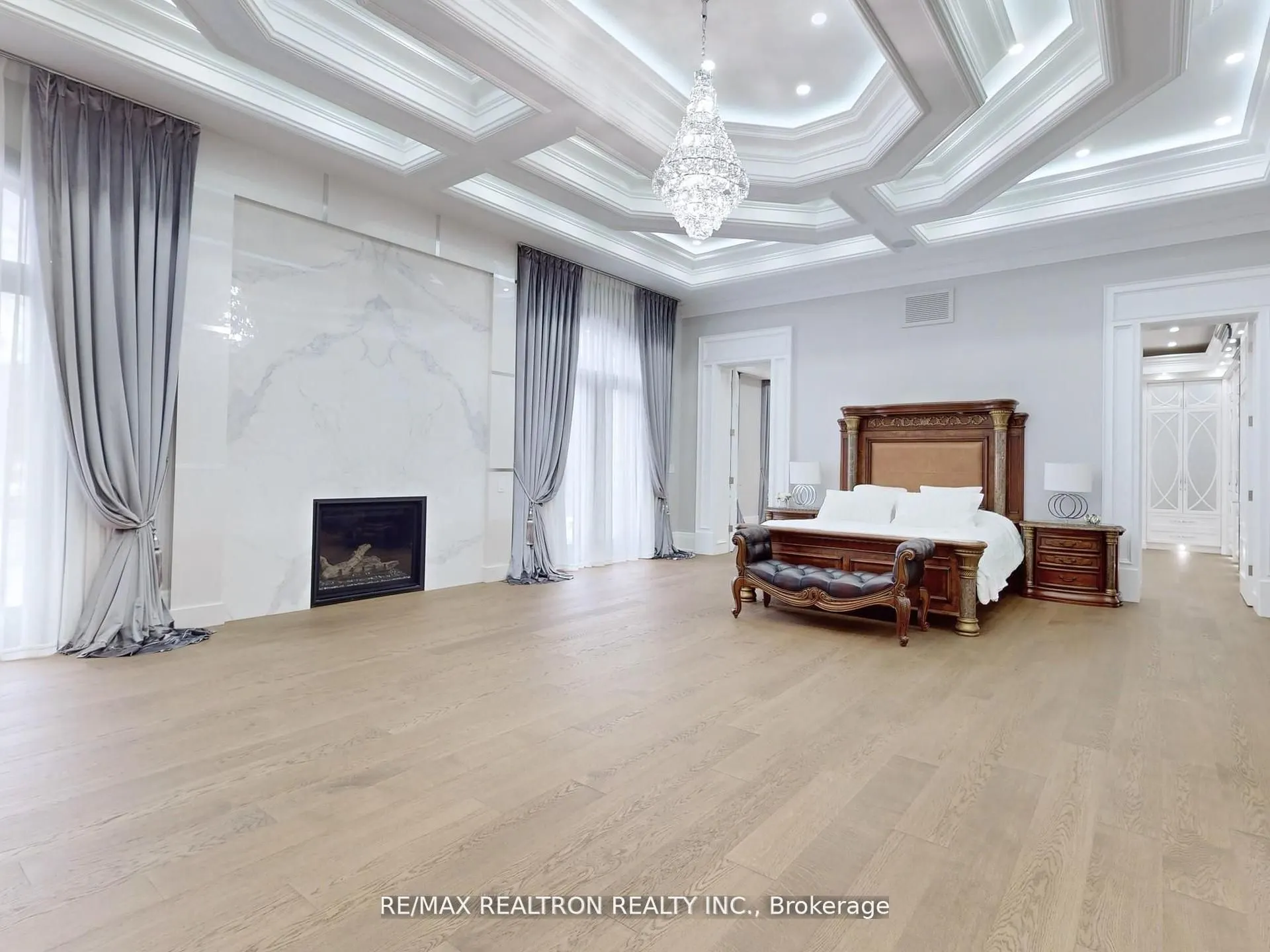14358 Bathurst Street