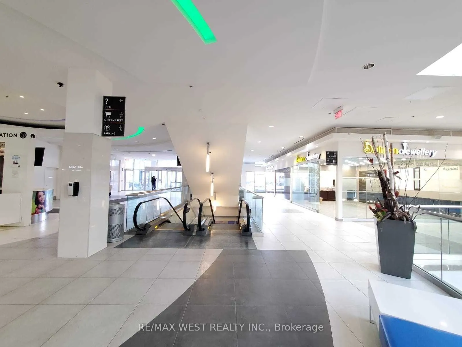 7181 Yonge Street #94