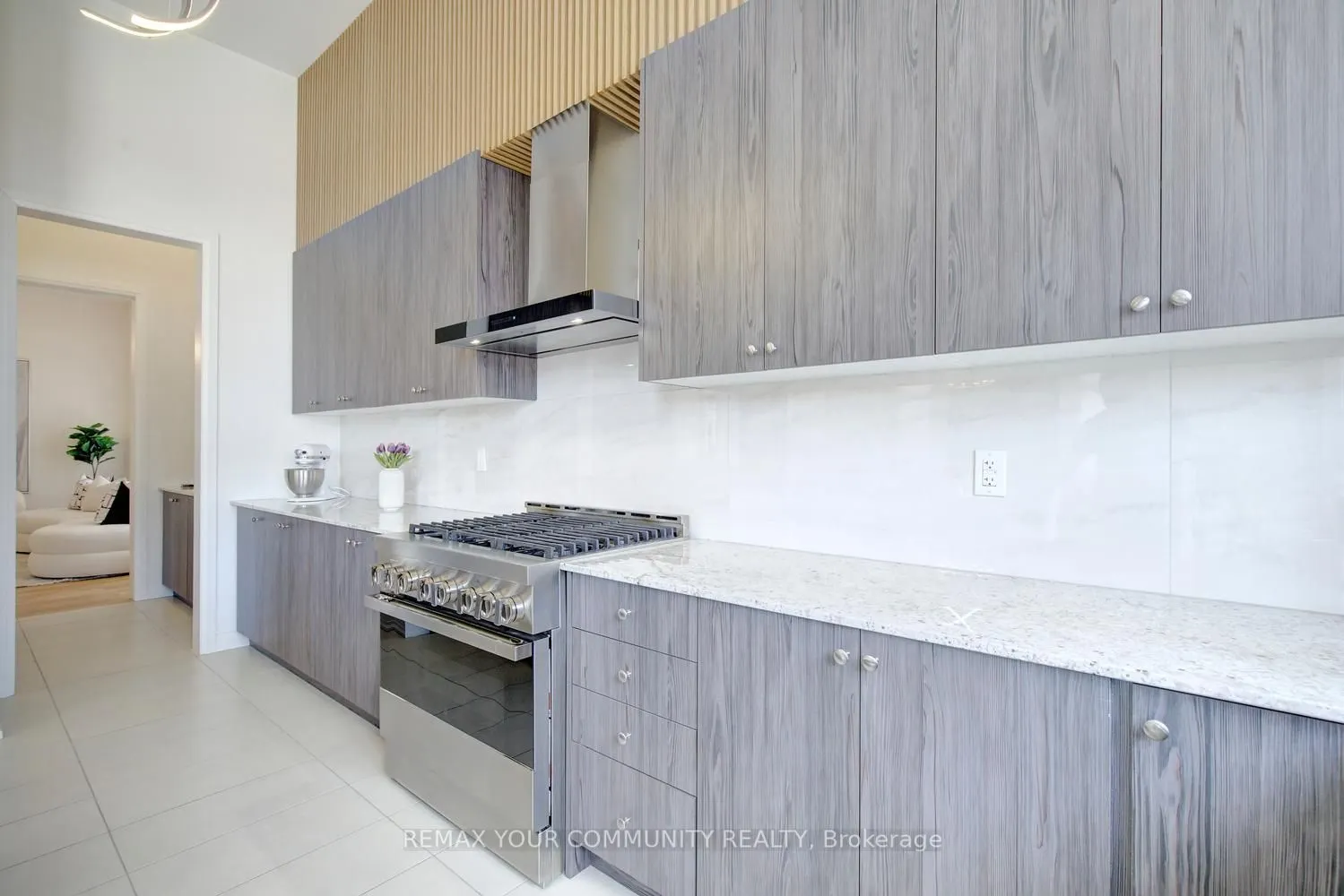 96 Bond Crescent
