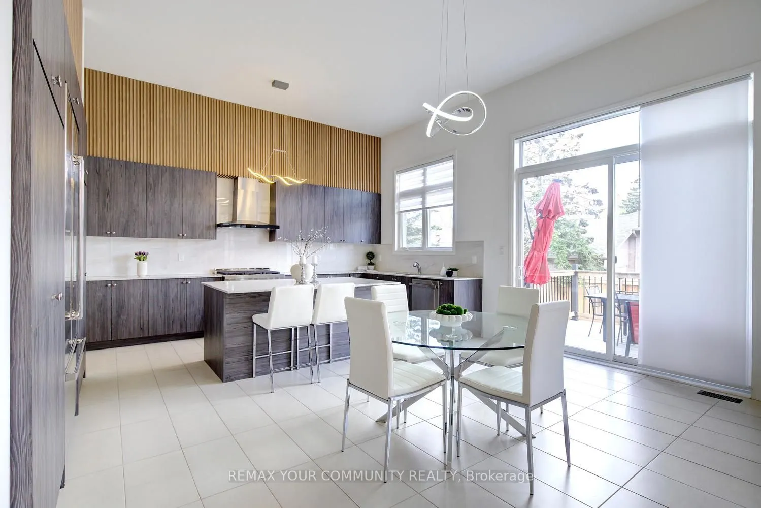96 Bond Crescent