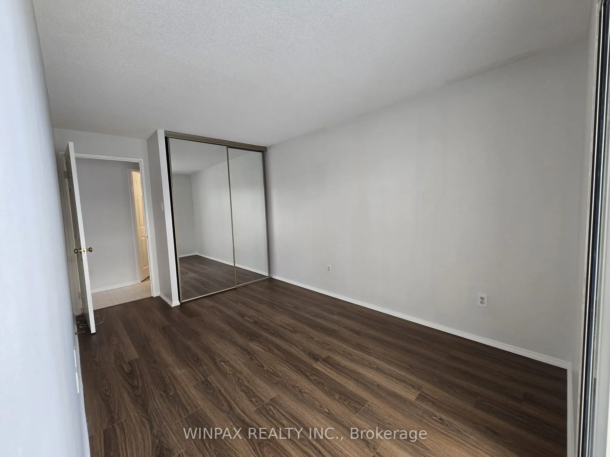 20 Harding Boulevard #1202
