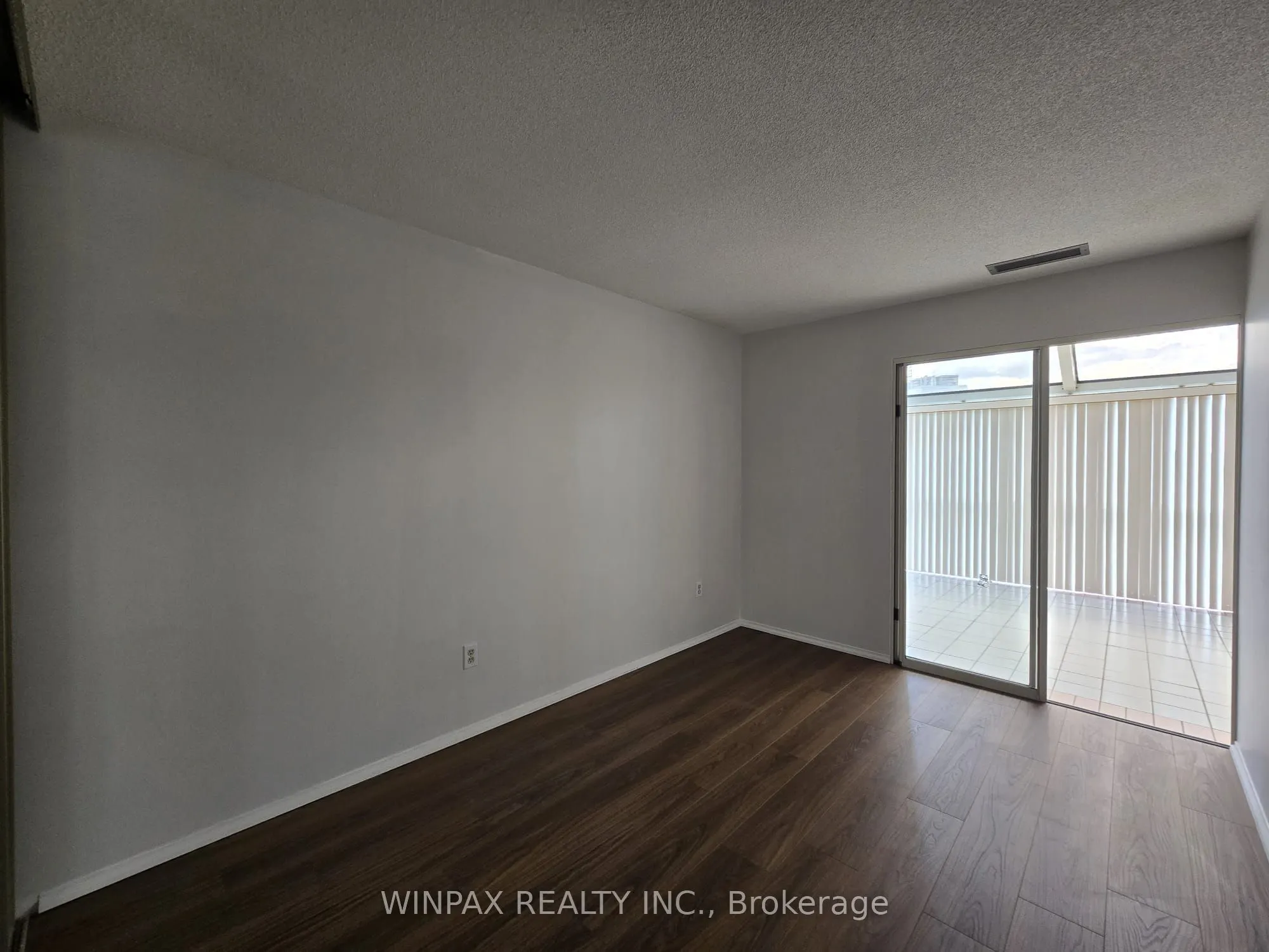 20 Harding Boulevard #1202