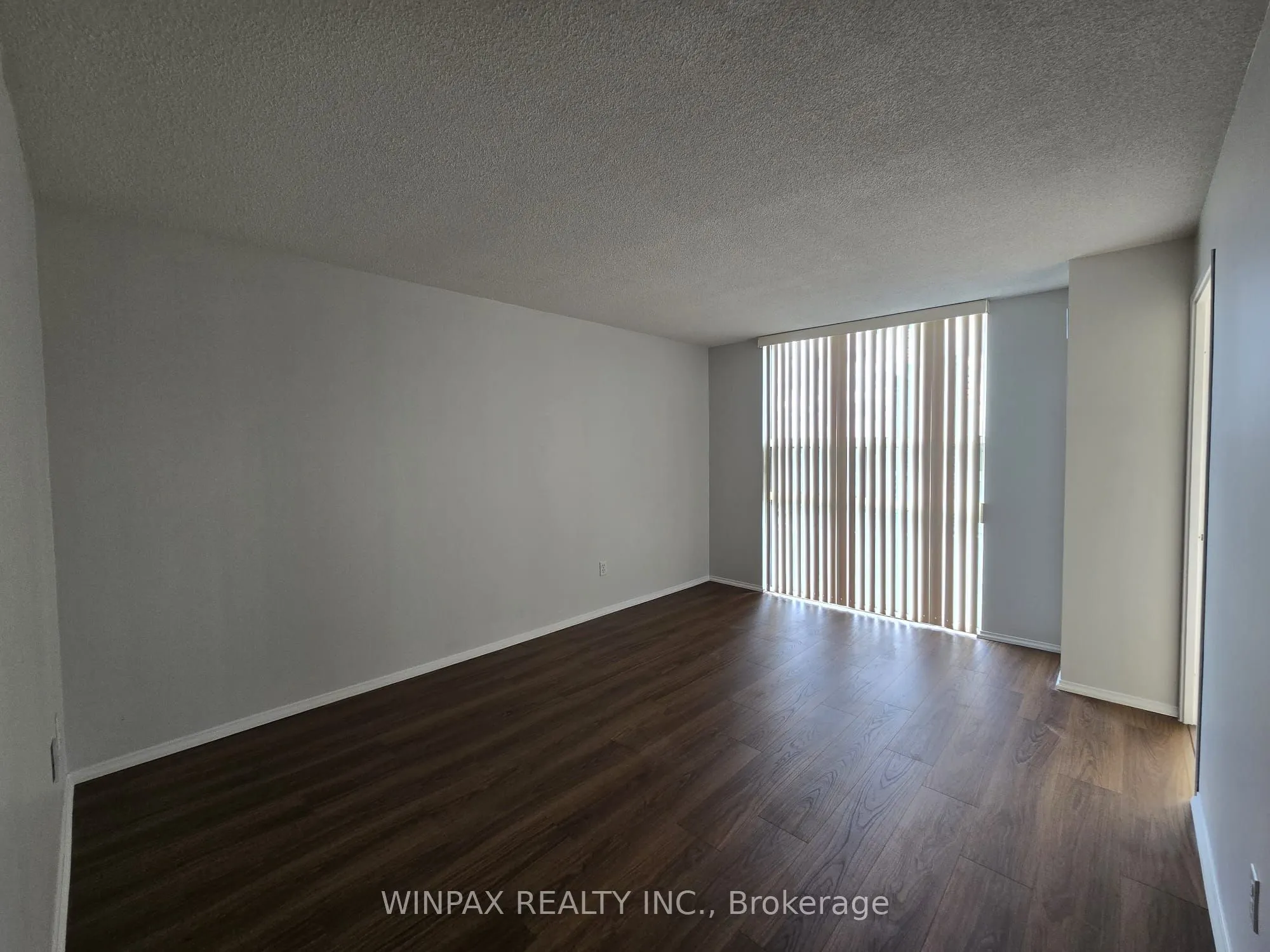 20 Harding Boulevard #1202