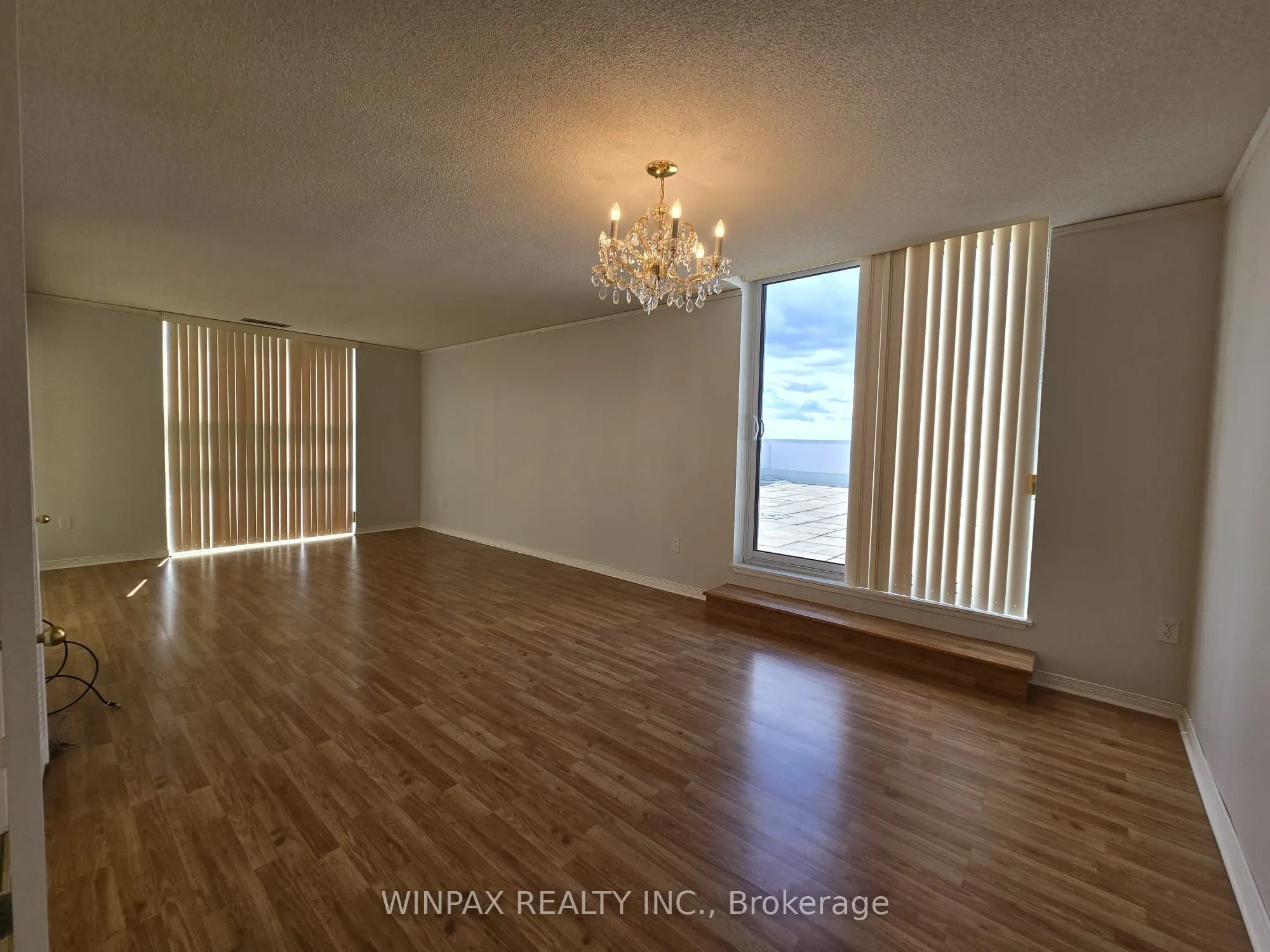 20 Harding Boulevard #1202