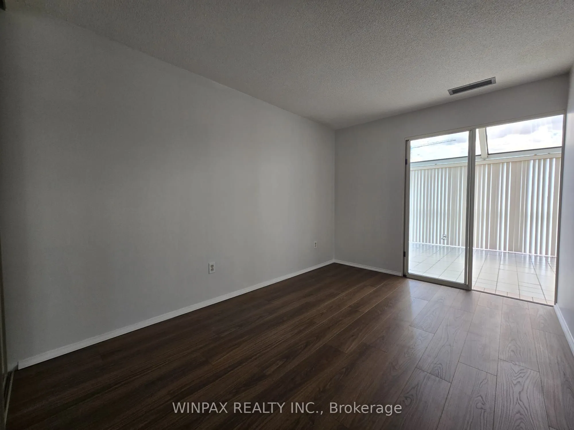 20 Harding Boulevard #1202