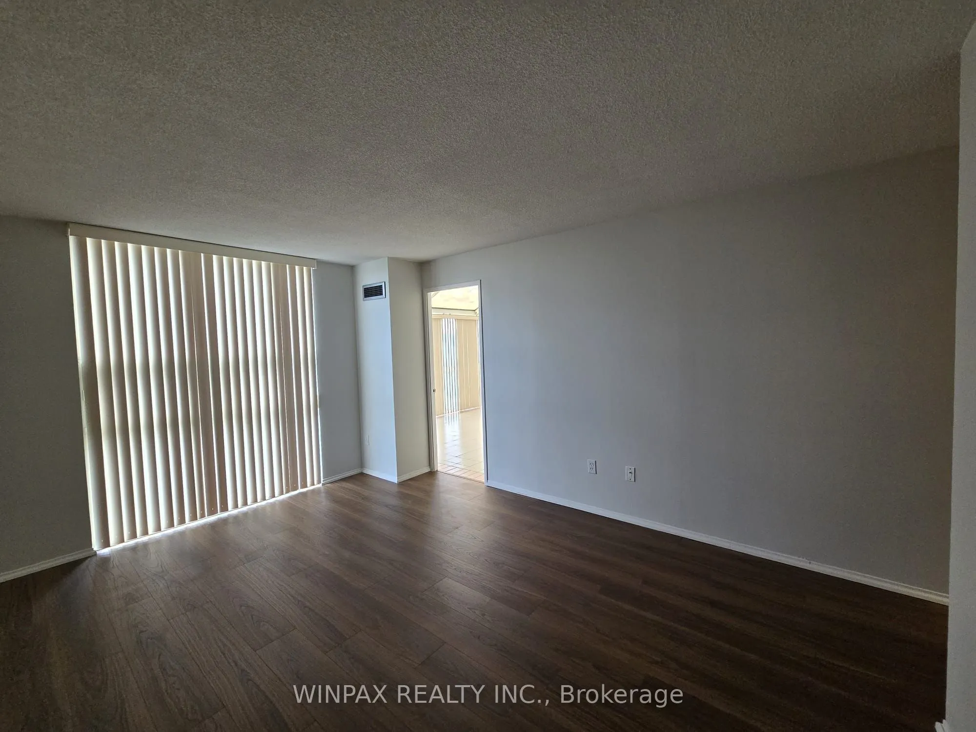 20 Harding Boulevard #1202