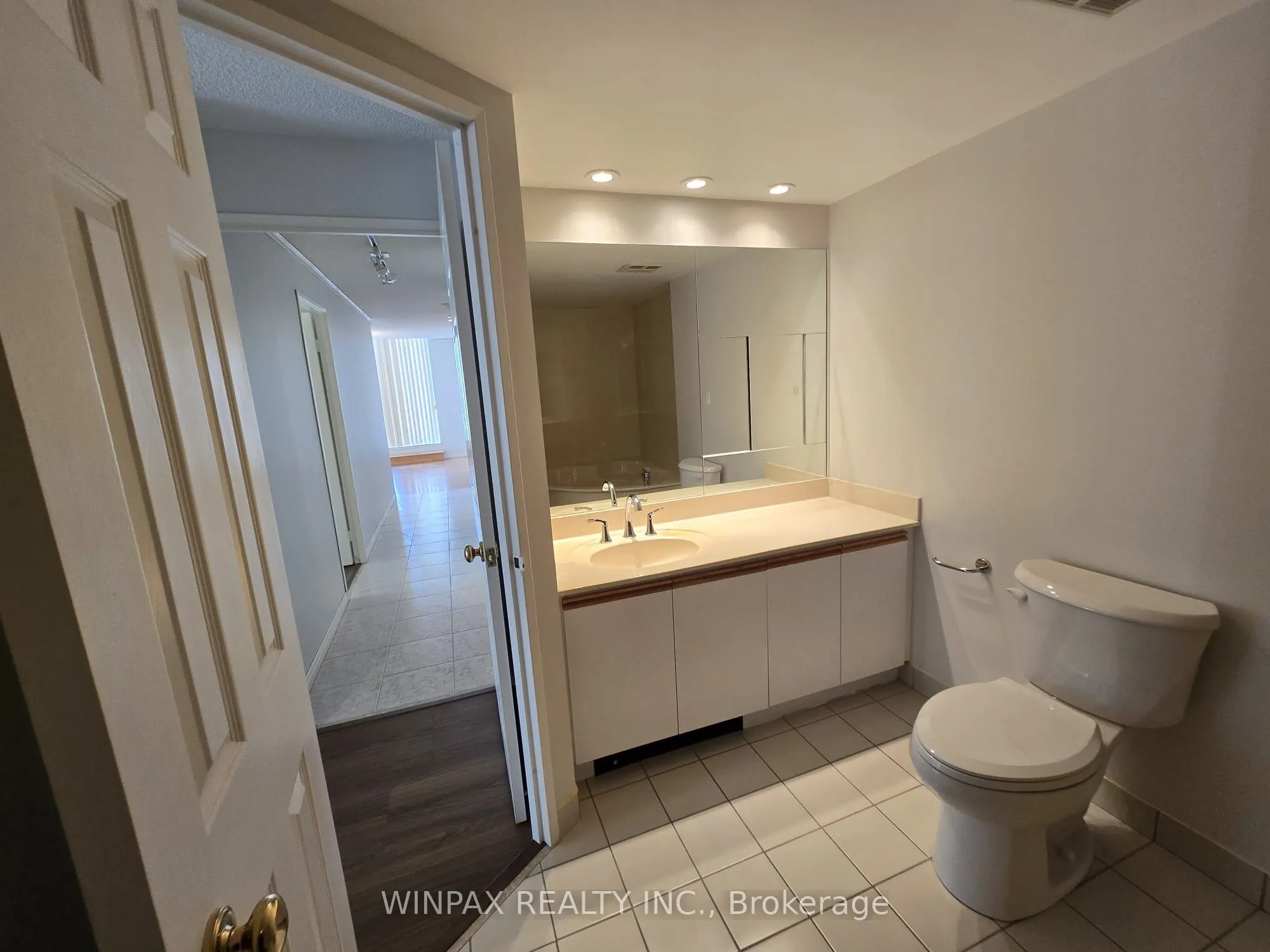 20 Harding Boulevard #1202