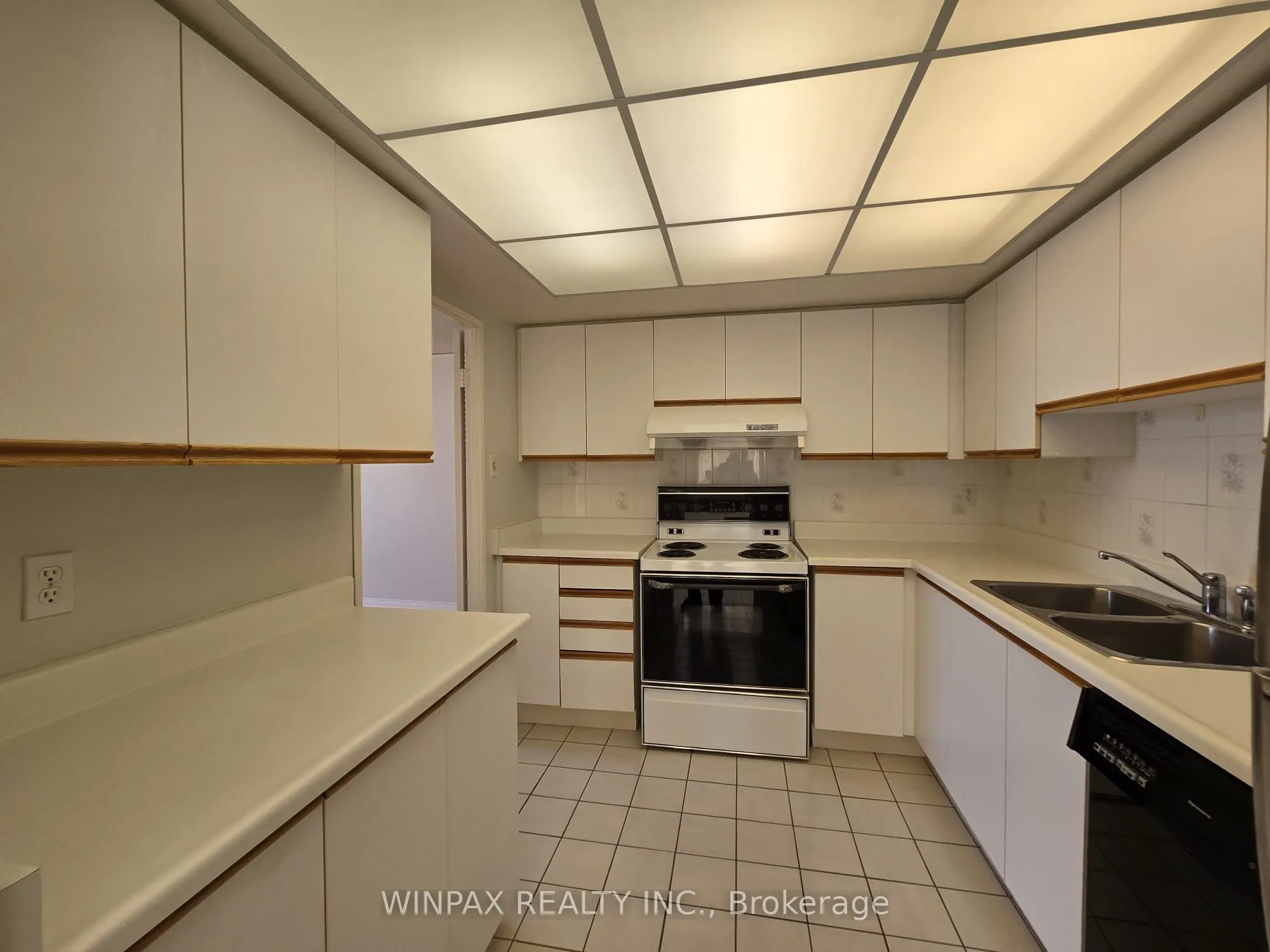20 Harding Boulevard #1202