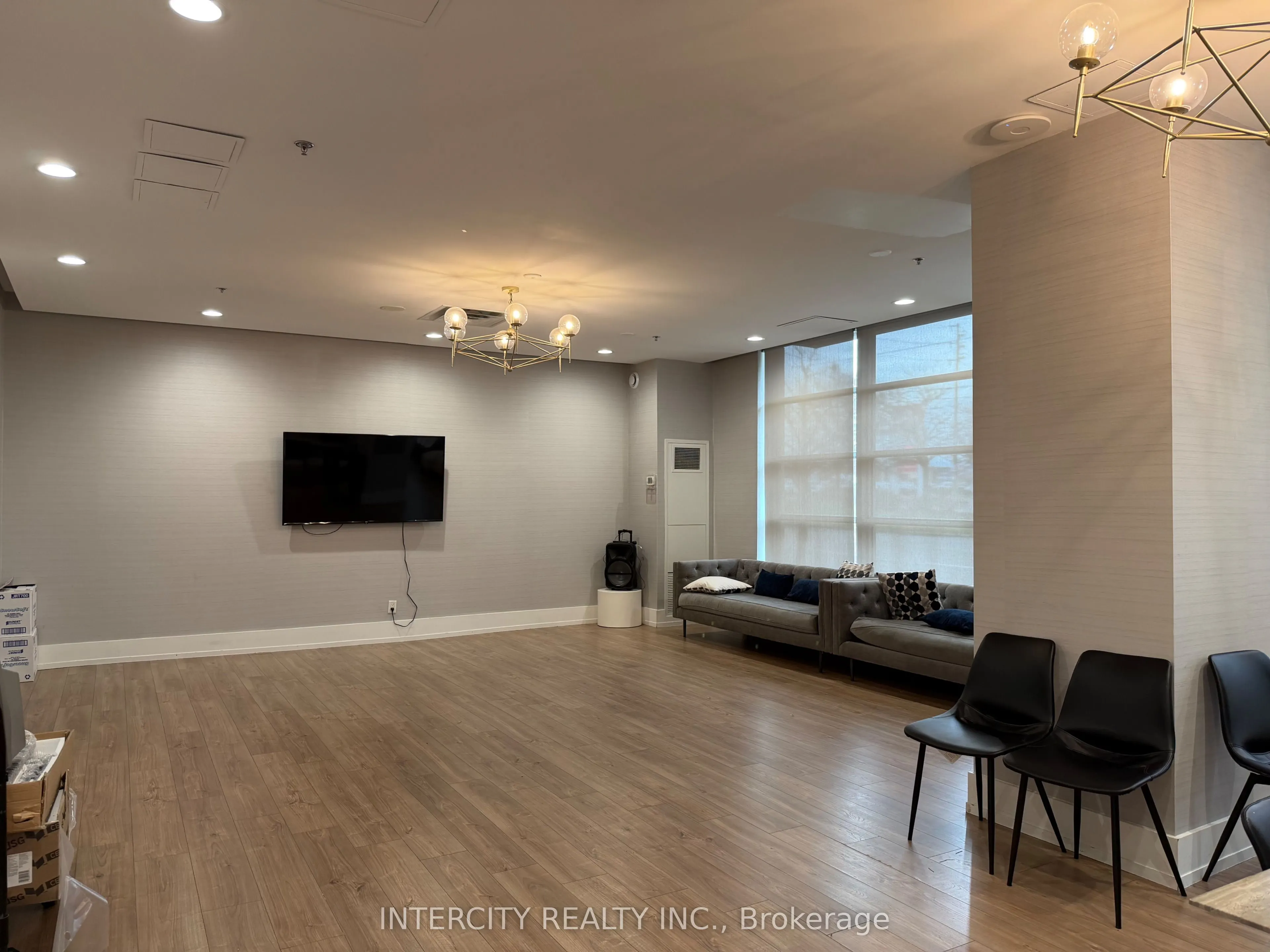 7730 Kipling Avenue #802